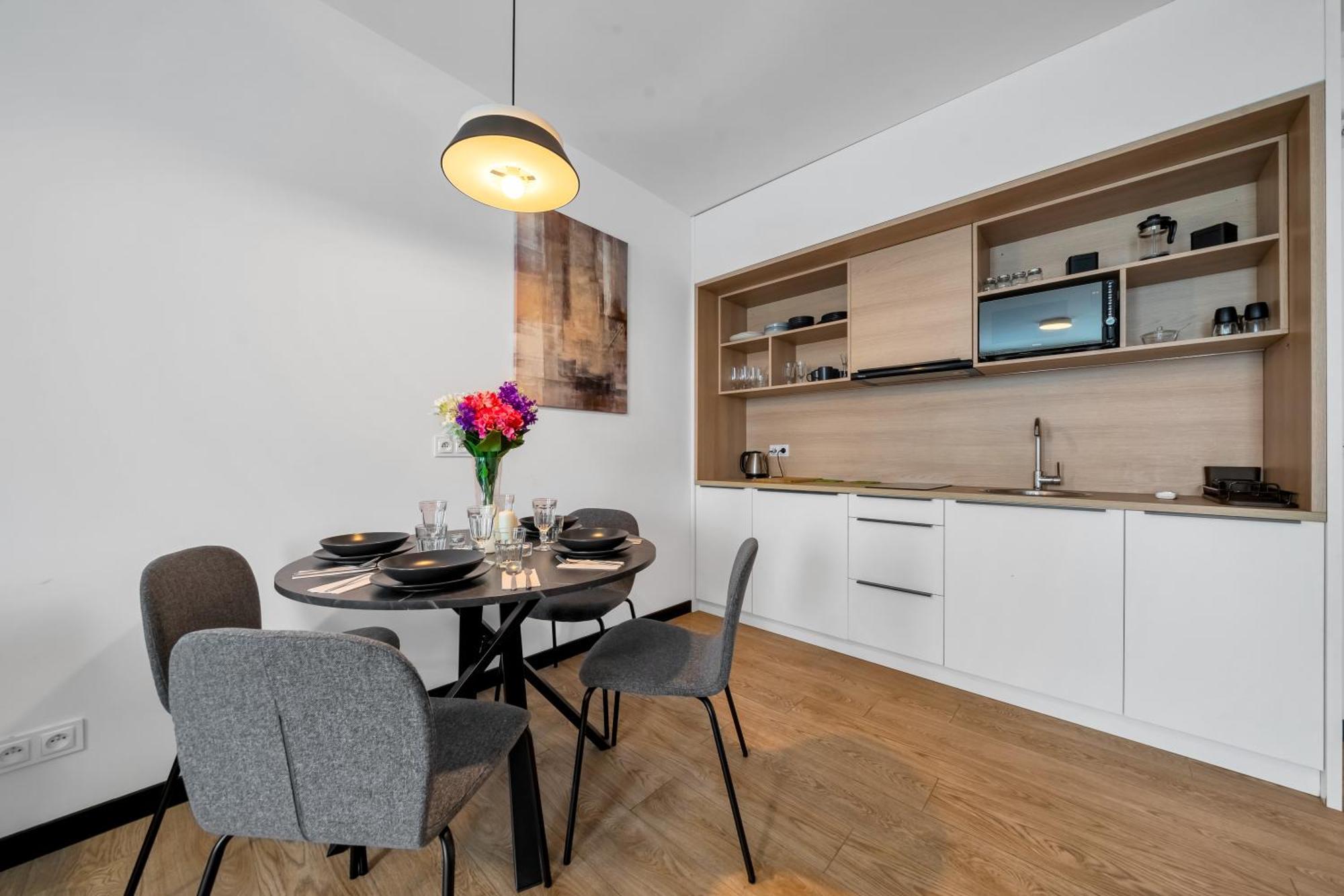 National Stadium - Parking, Workspace - By Rentujemy Apartament