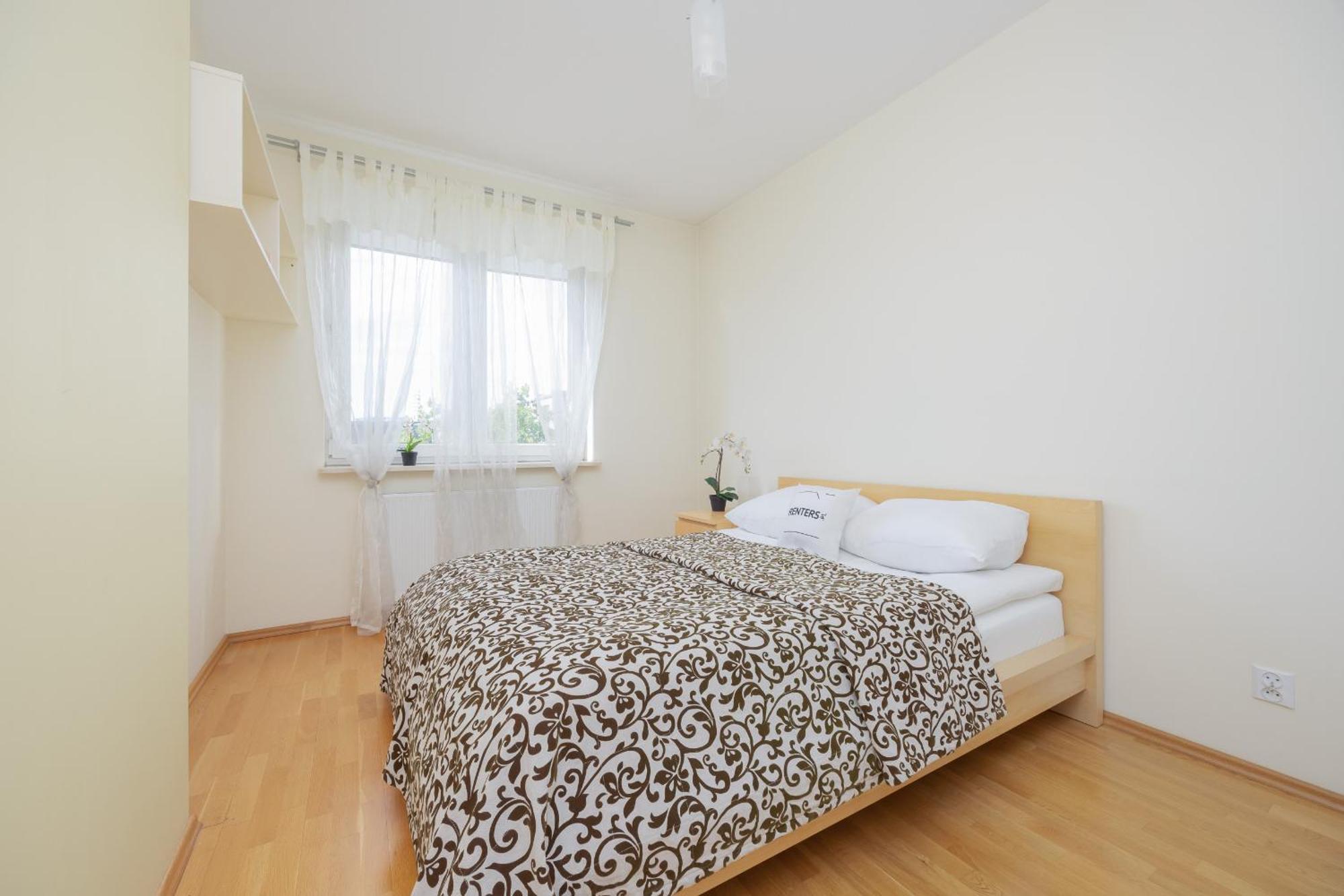 Modern & Spacious With Balcony And Parking By Renters Warsaw