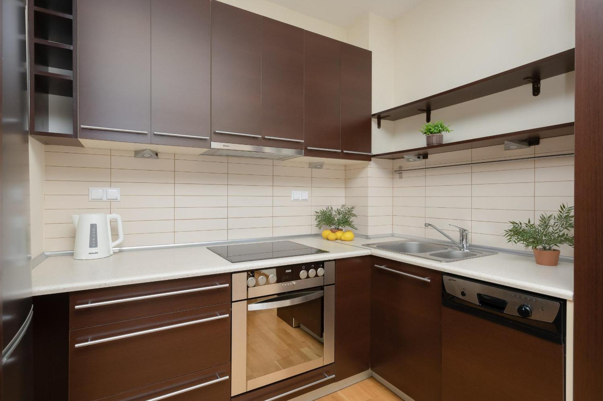 Modern & Spacious With Balcony And Parking By Renters Apartment Warsaw