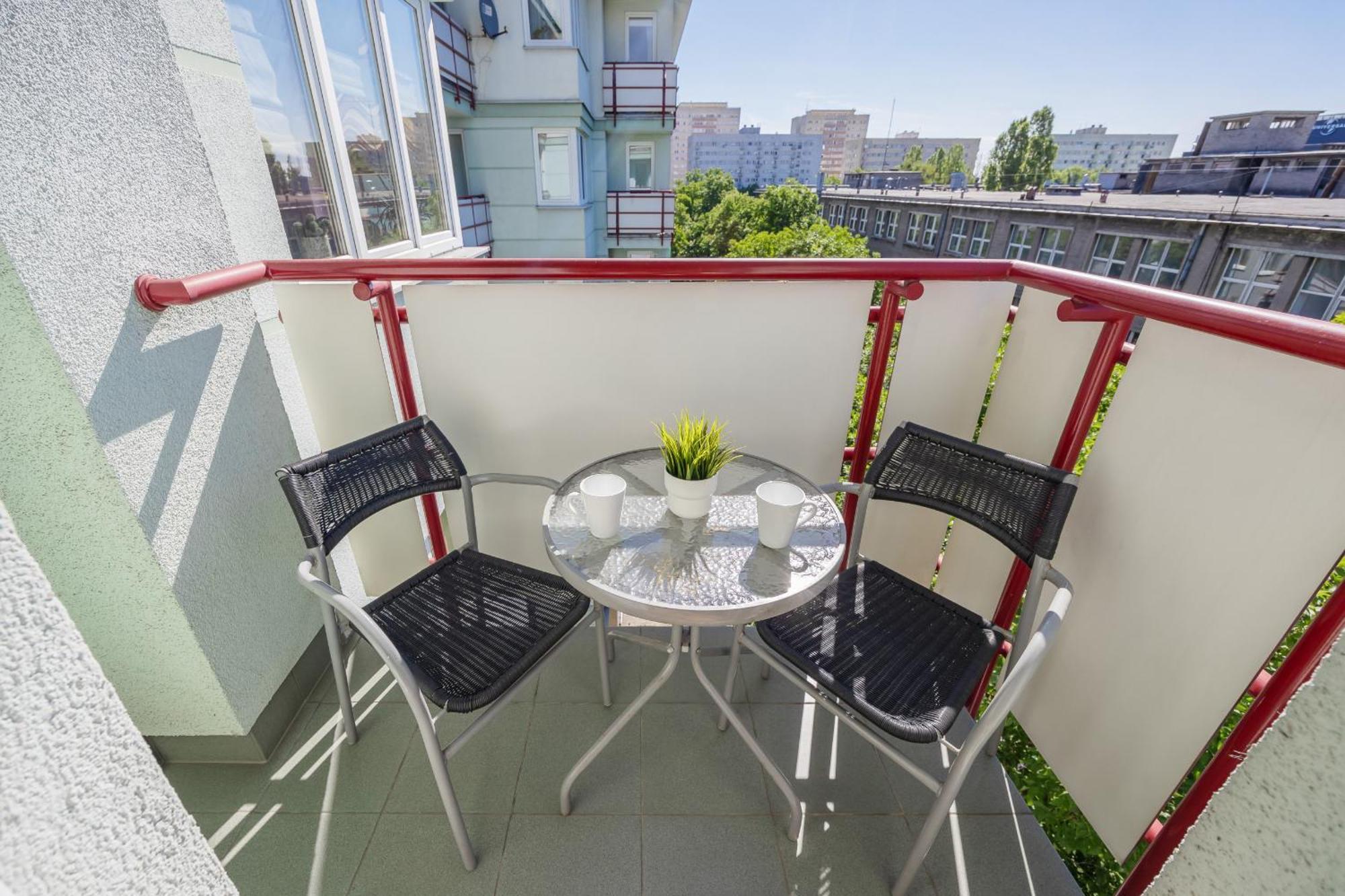 Modern & Spacious With Balcony And Parking By Renters Warsaw