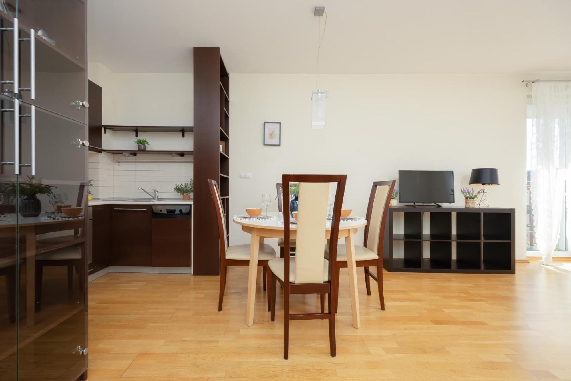 Apartment Modern & Spacious With Balcony And Parking By Renters