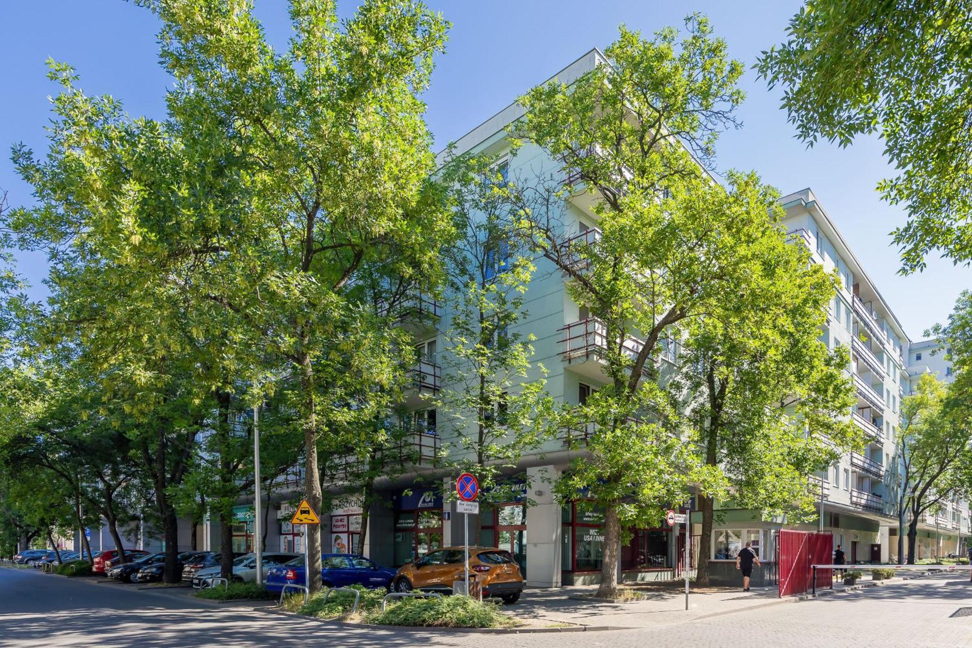 Modern & Spacious With Balcony And Parking By Renters Warsaw