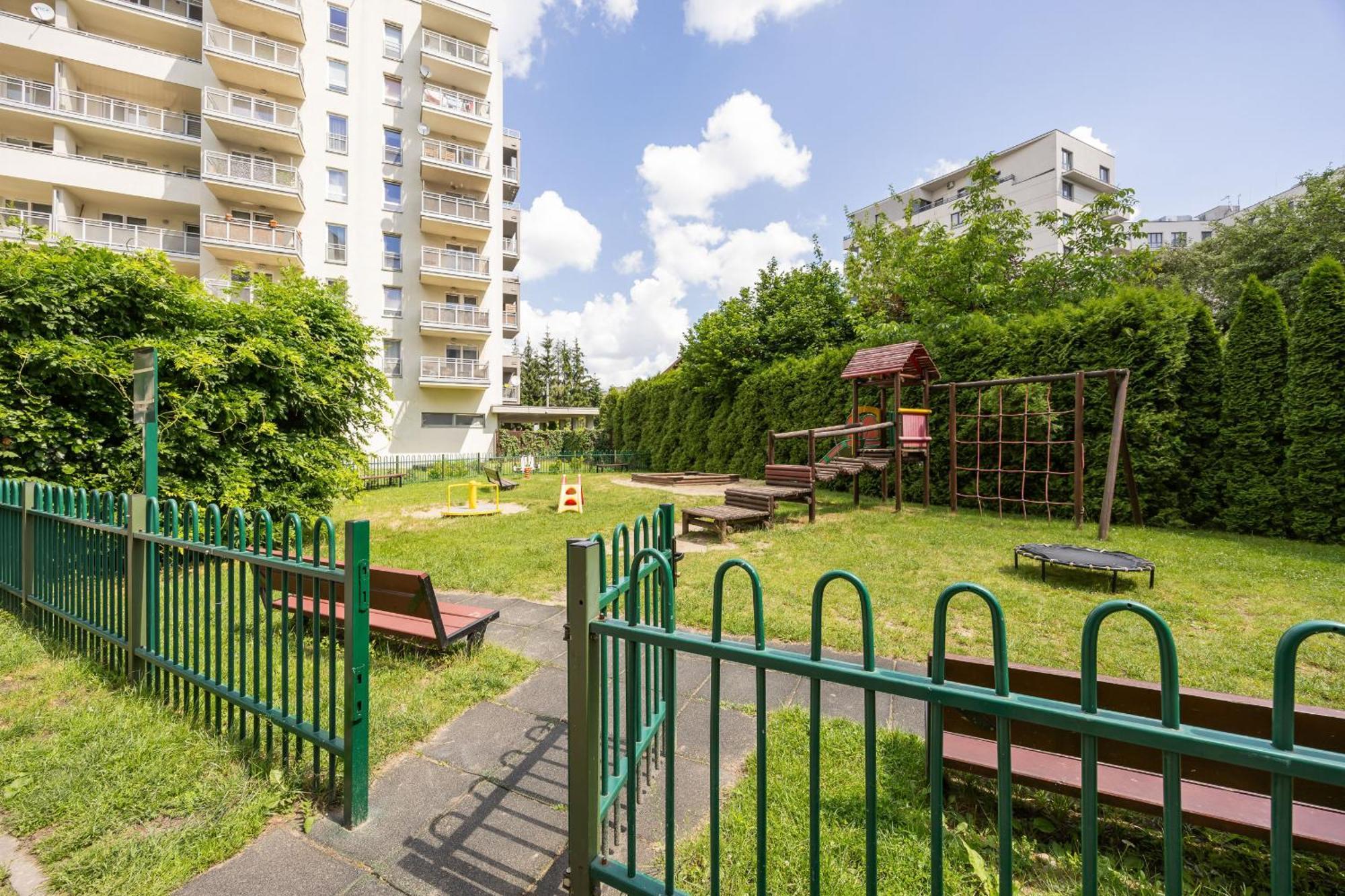 Wyjatkowy Z 3 Sypialniami I Balkonem By Renters Warsaw