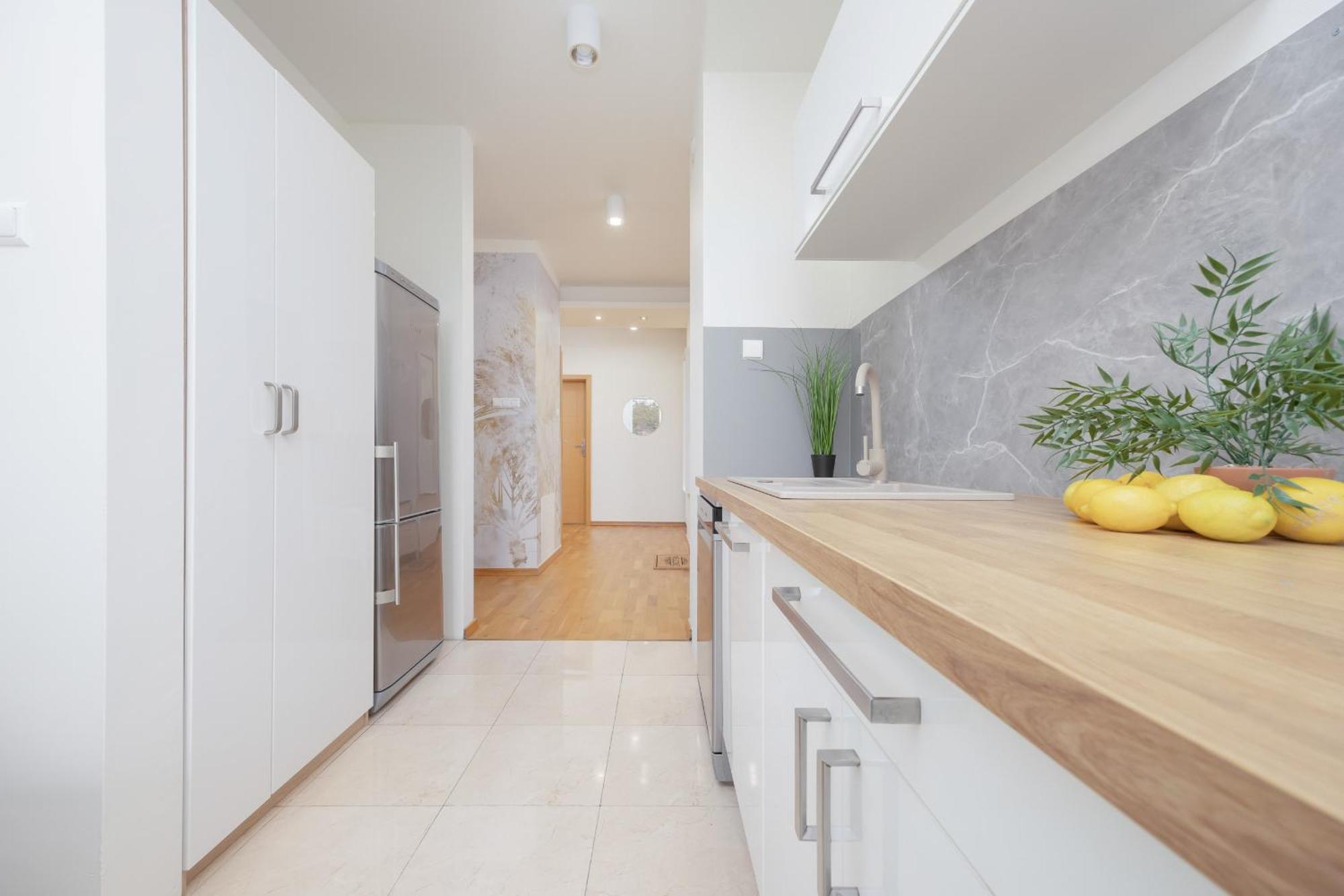 Wyjatkowy Z 3 Sypialniami I Balkonem By Renters Apartment Warsaw