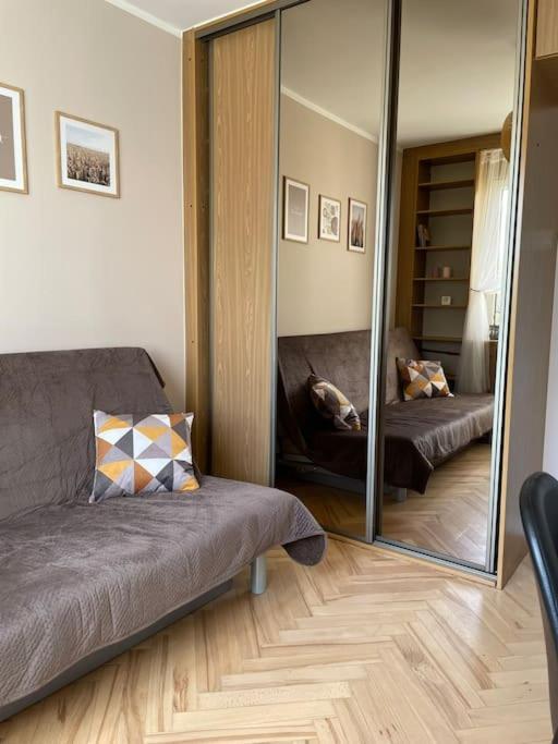 Four Bedroom Lachmana Apartment Warschau