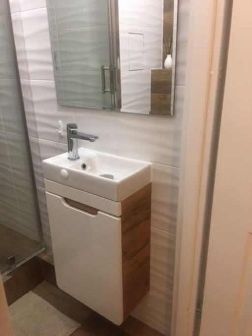 Apartment Four Bedroom Lachmana Warschau