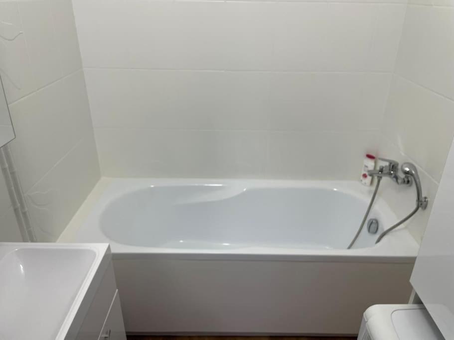 Four Bedroom Lachmana Warschau