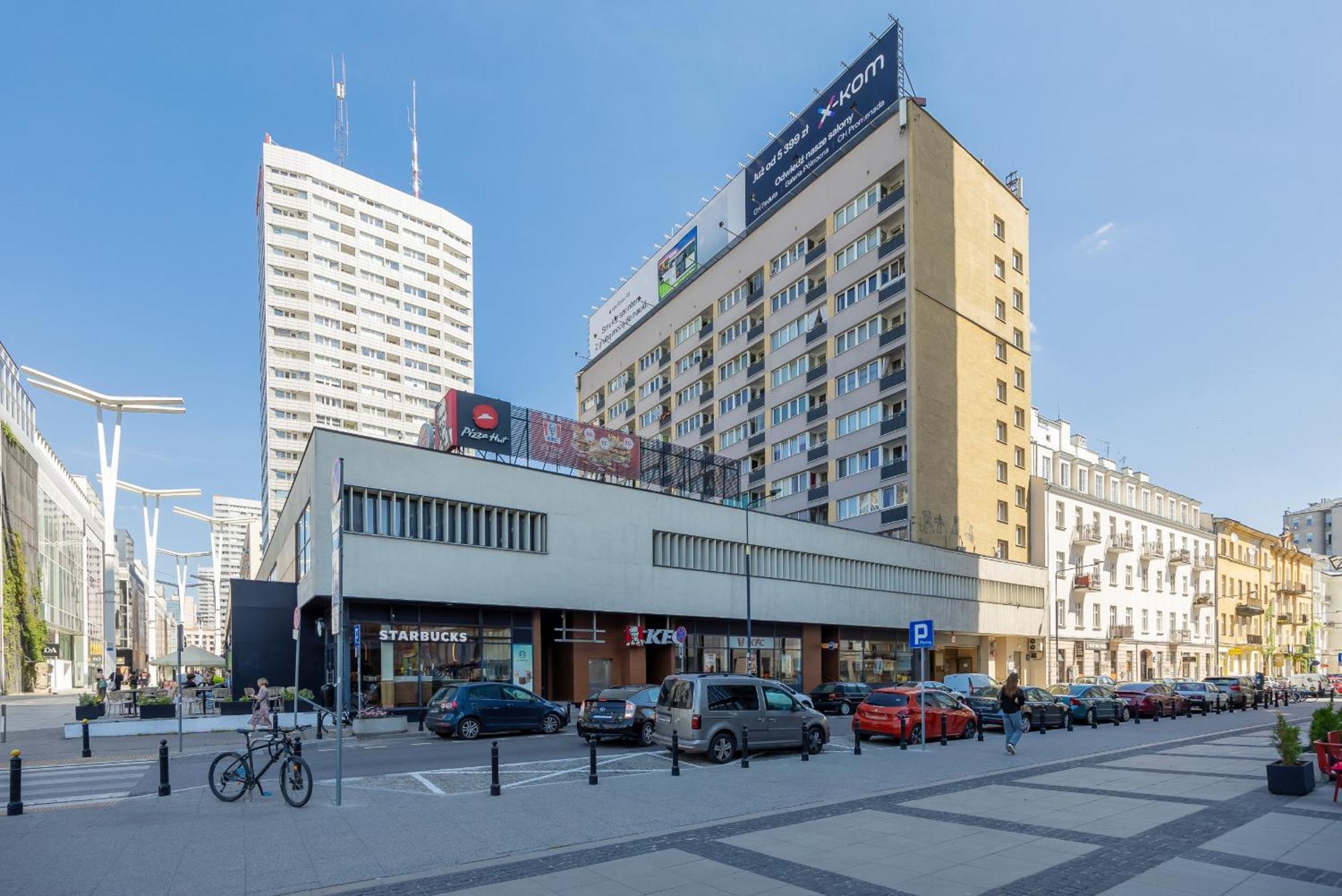 Beautiful With Balcony In Heart Of By Renters