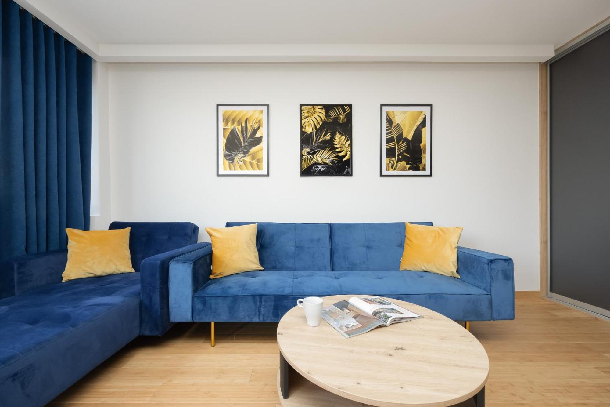 Beautiful With Balcony In Heart Of By Renters Apartment