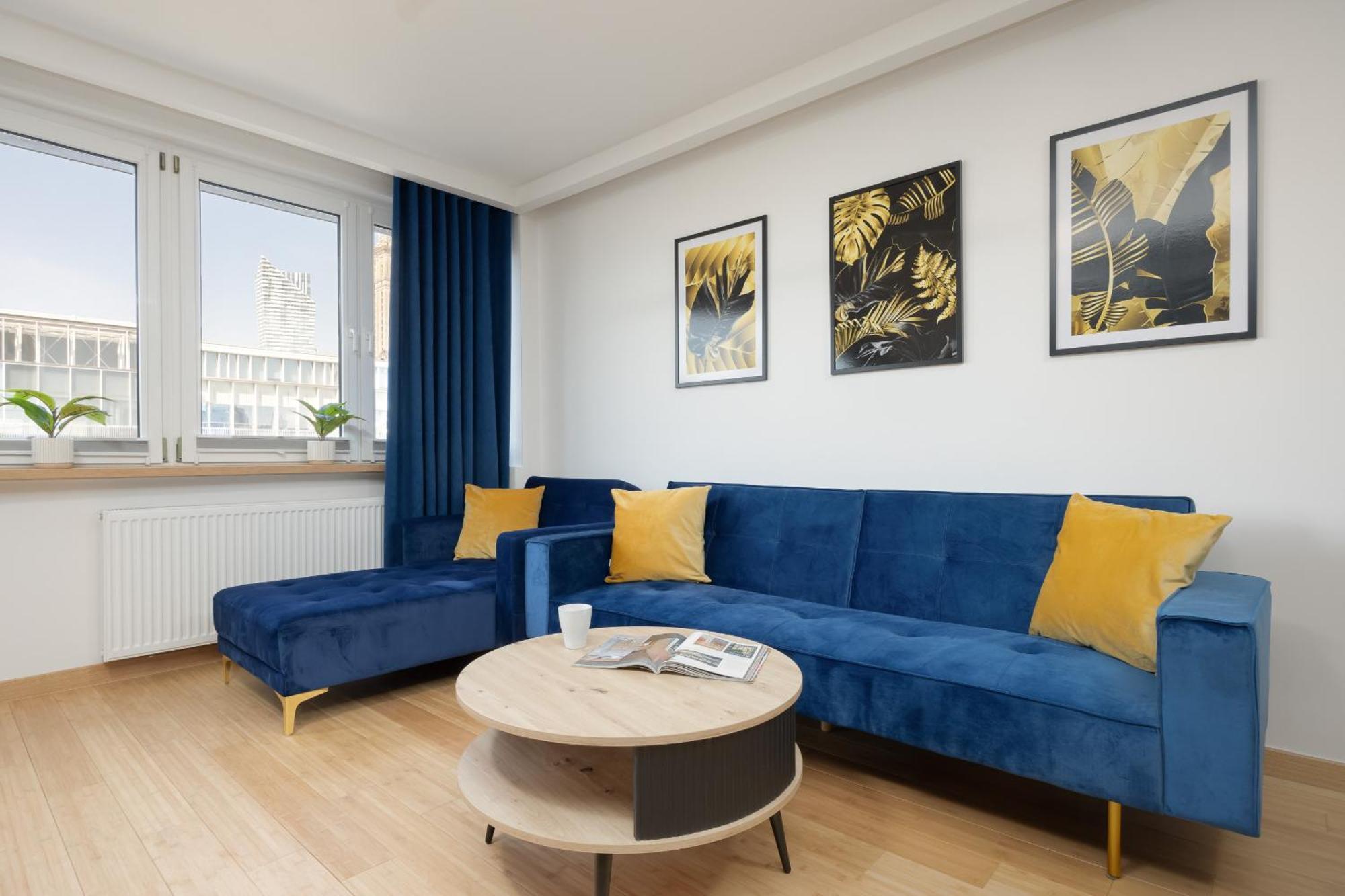 Beautiful With Balcony In Heart Of By Renters Apartment *