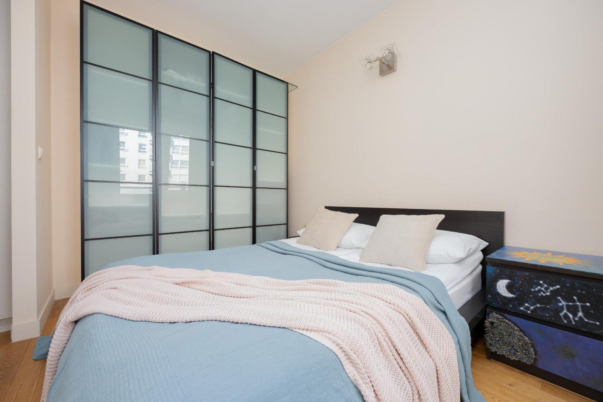 Cozy Near Metro Stoklosy By Renters Apartamento