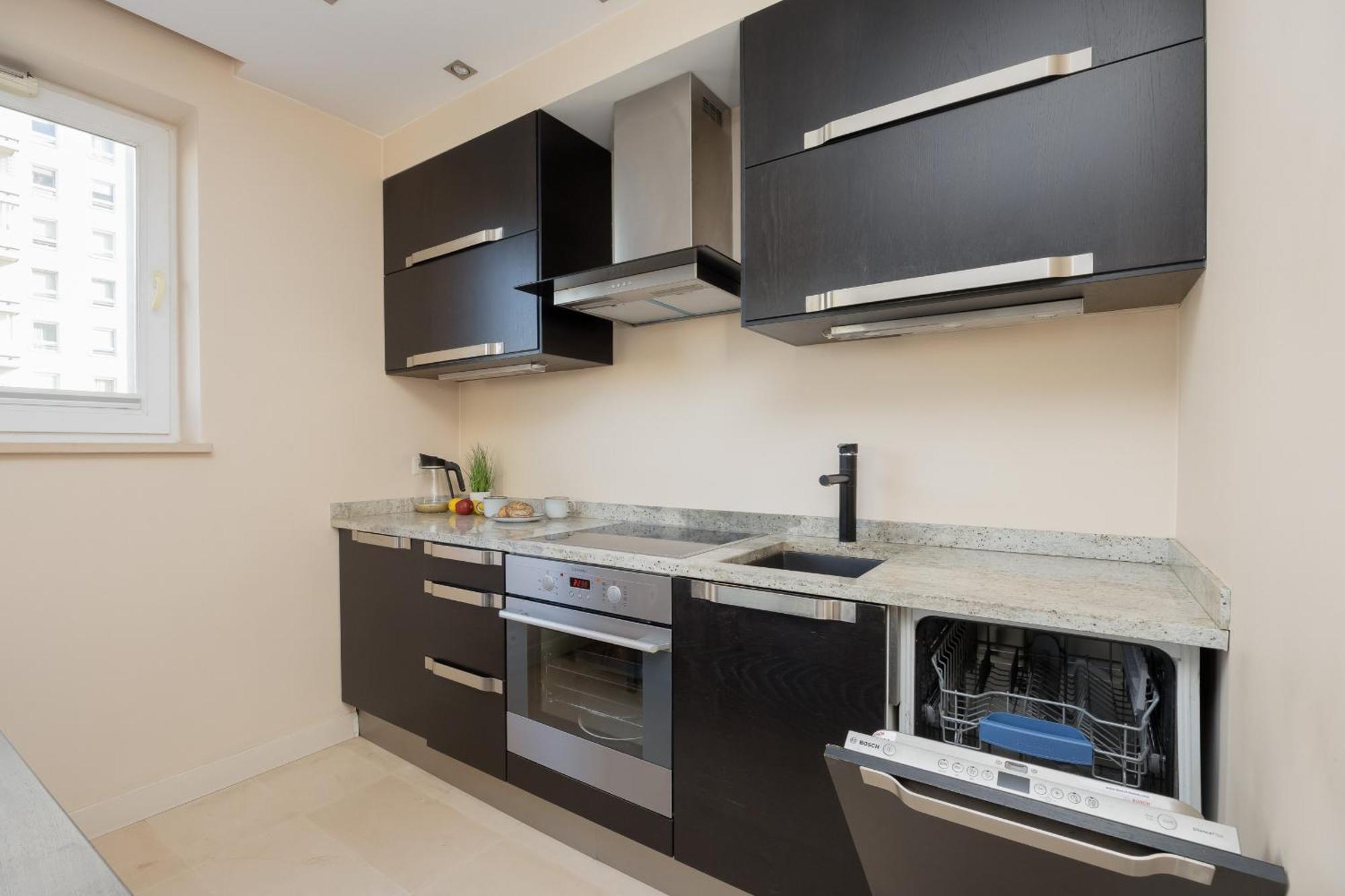 Cozy Near Metro Stoklosy By Renters Apartamento