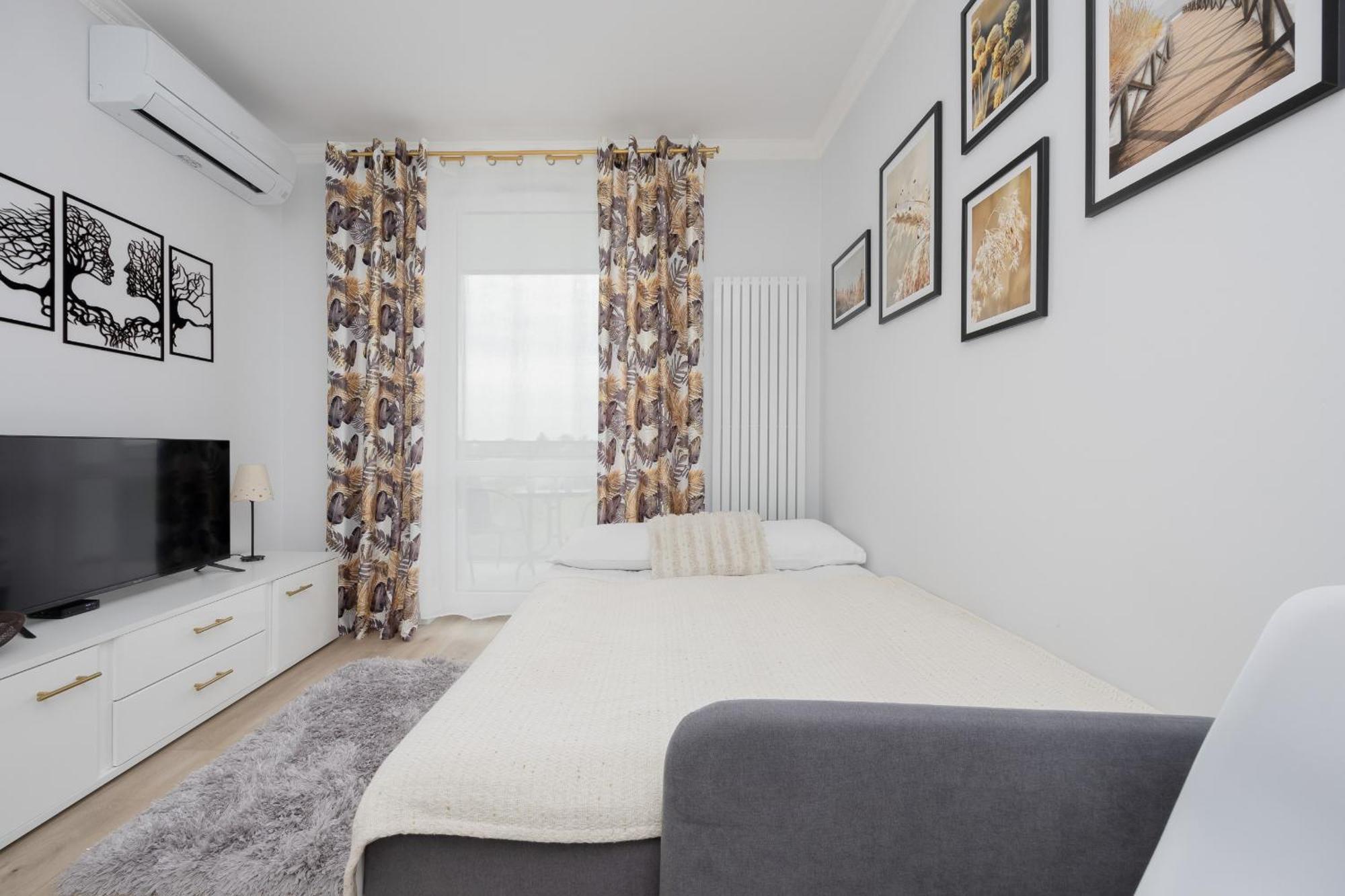Modern Studio With Balcony By Rent Like * Warsaw