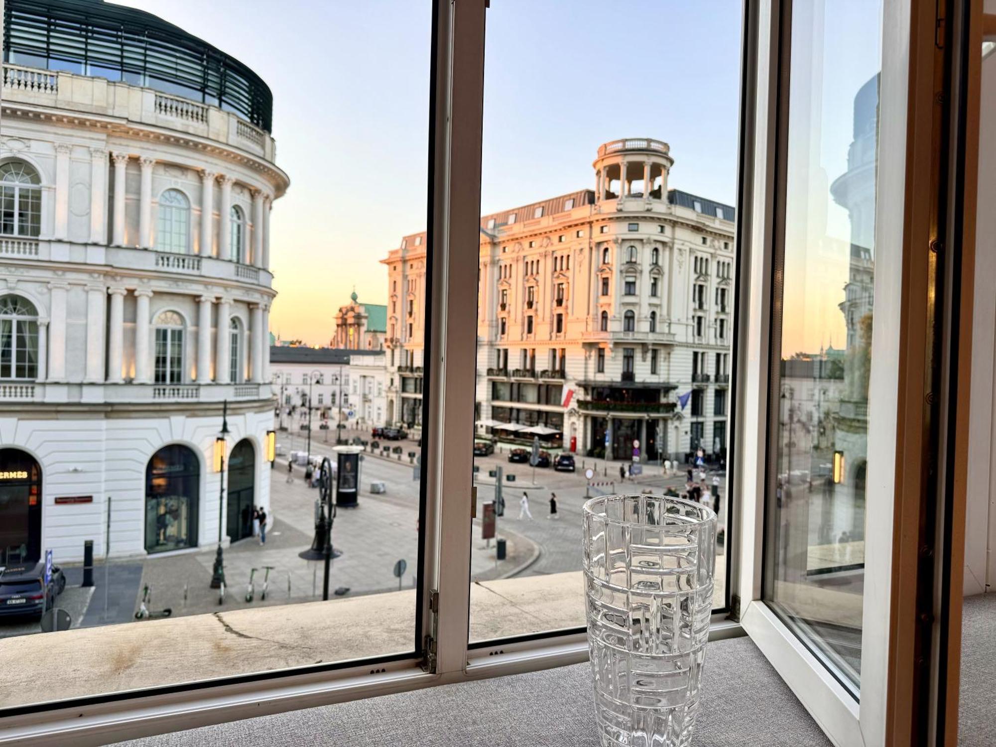 Mondrian Luxury & Market Square I 5*