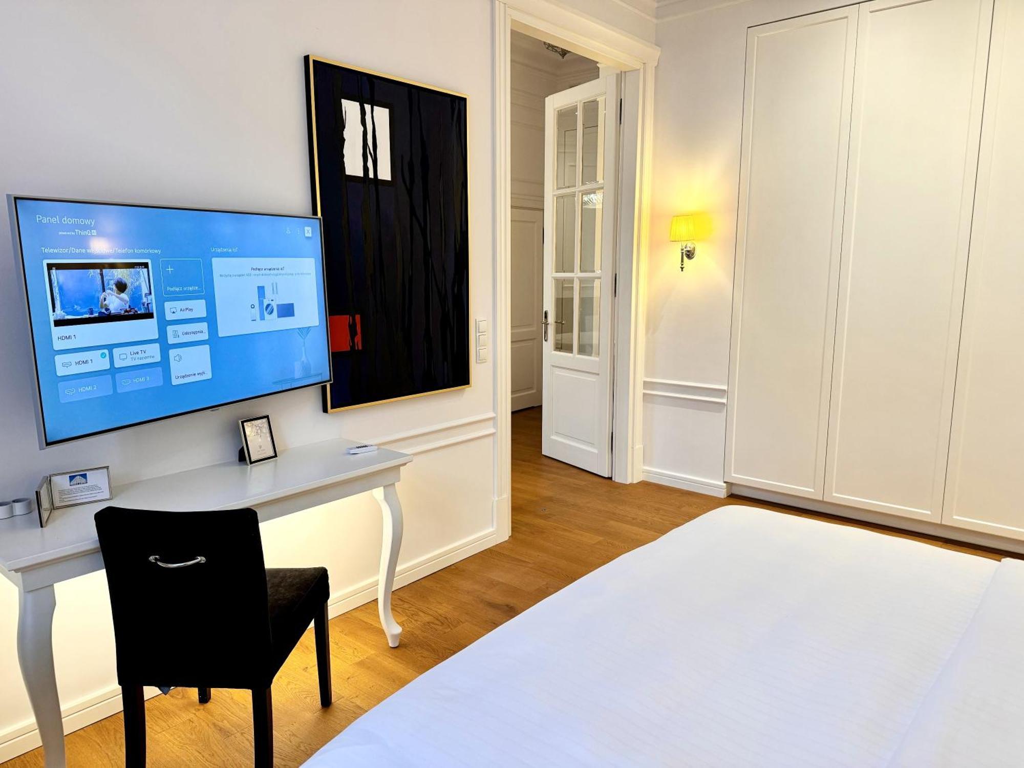Aparthotel Mondrian Luxury & Market Square I 5*