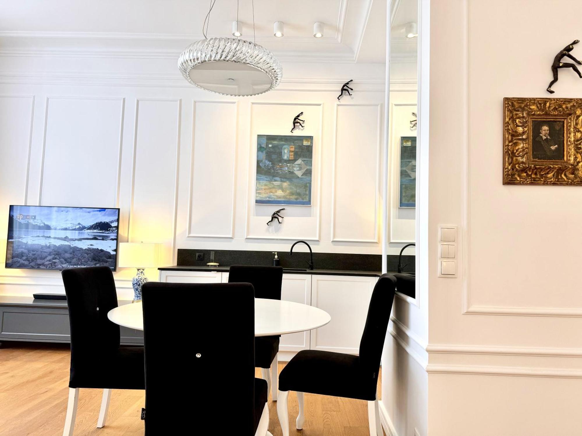 Mondrian Luxury & Market Square I
