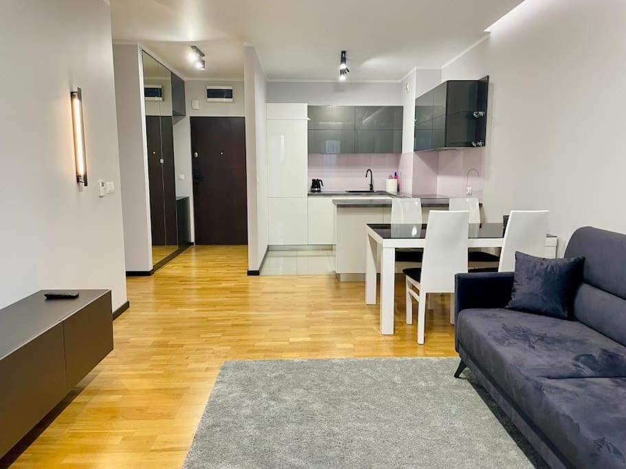 Nowoczesne Mieszkanie Z Miejscem Postojowym Apartment Warsaw