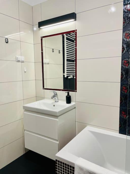 Nowoczesne Mieszkanie Z Miejscem Postojowym Apartment