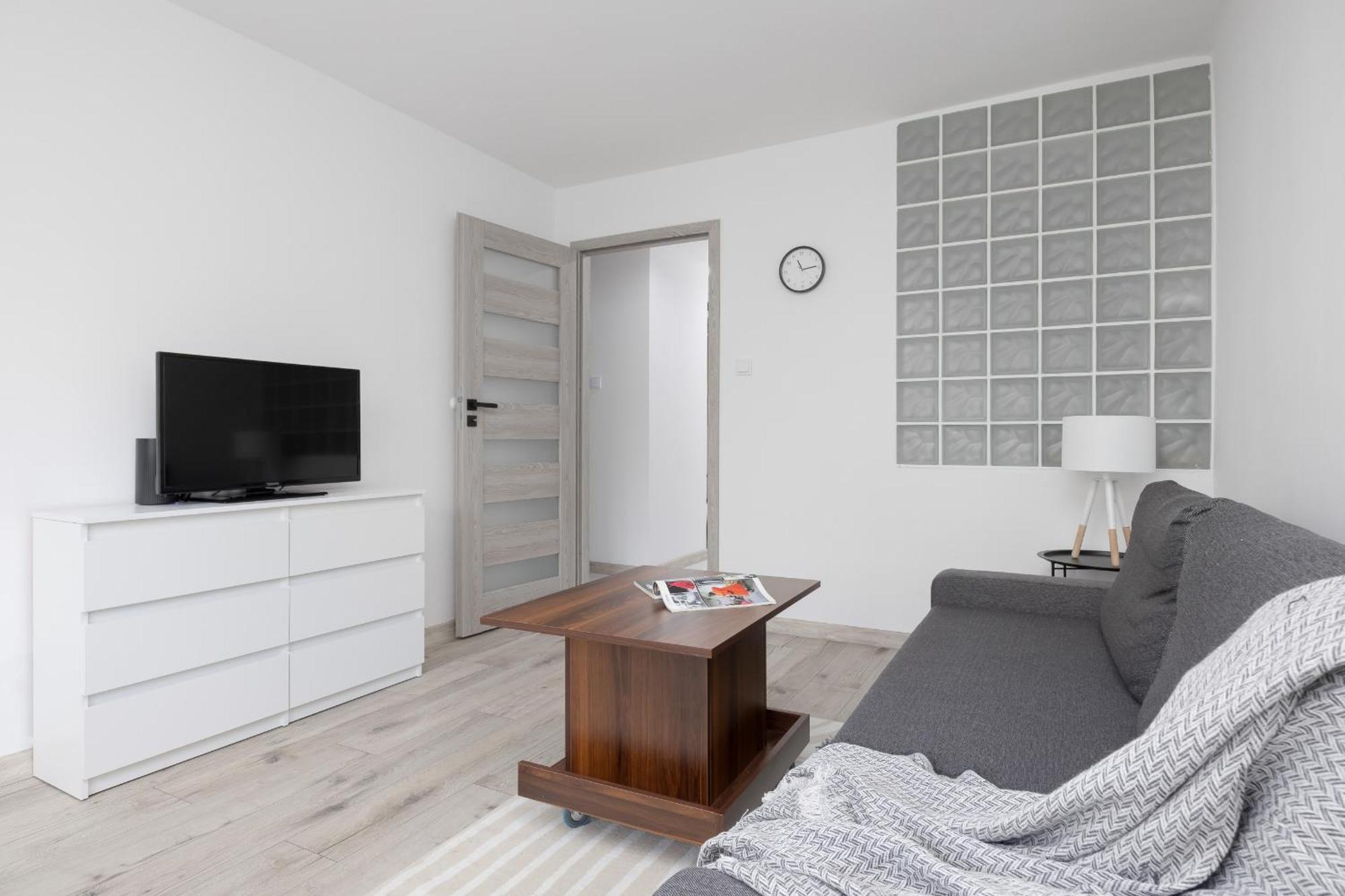 Bright Apartament Wola Ideal For Remote Work By Renters