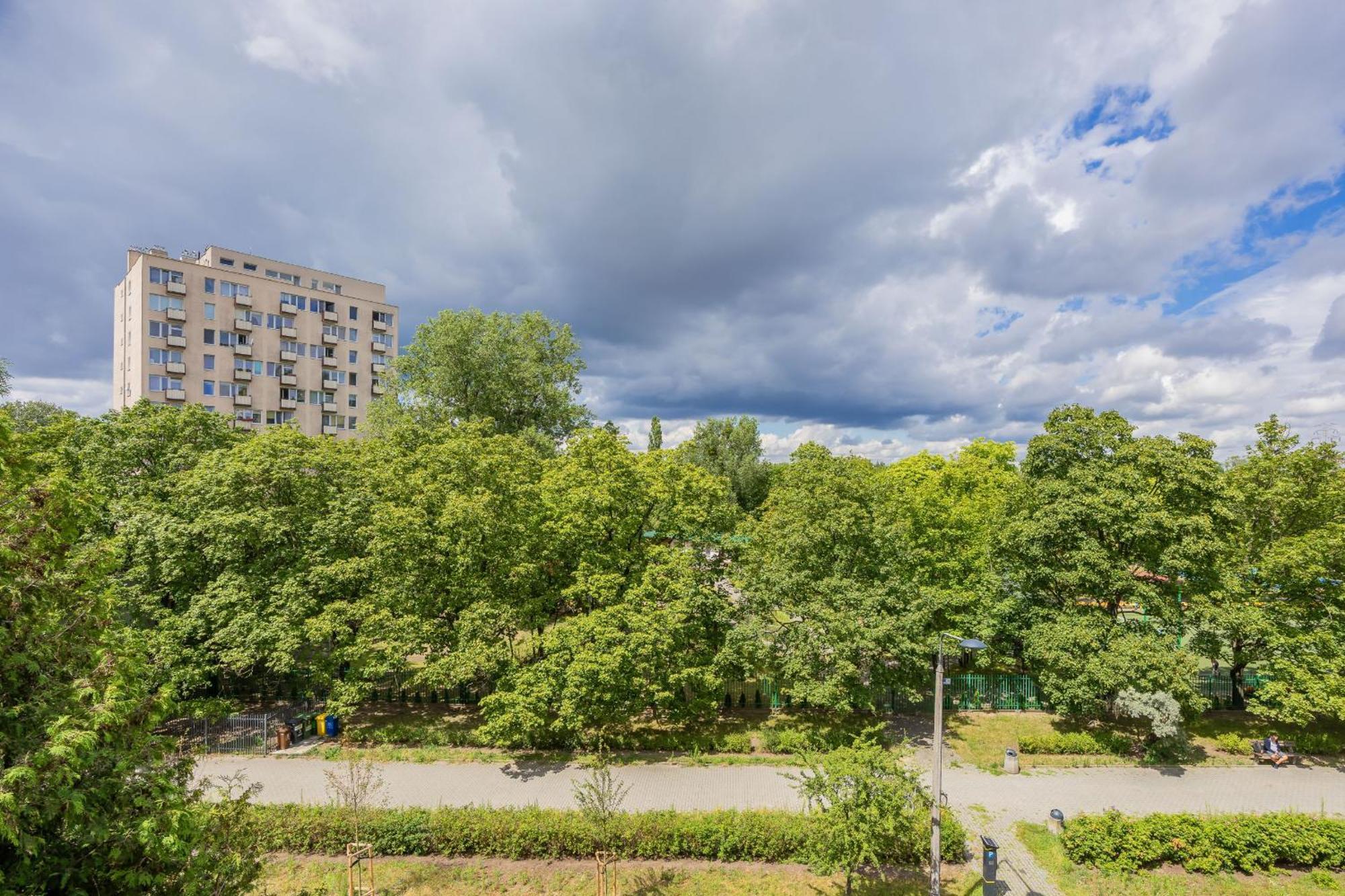 Charming Family With Balcony In Praga Polnoc District By Renters *
