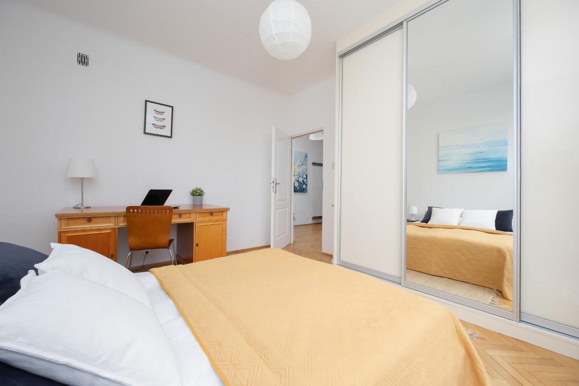 Charming Family With Balcony In Praga Polnoc District By Renters Apartment