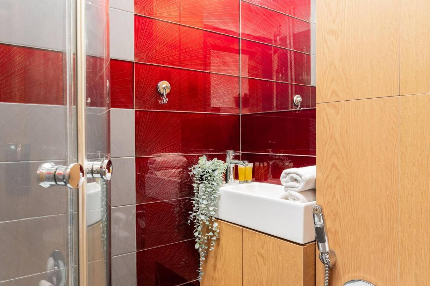Amber City Center Apartment *