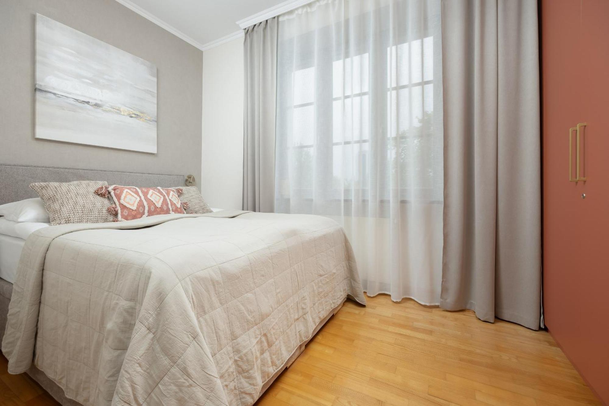 Spacious Filtry Near Pola Mokotowskie By Renters Apartament