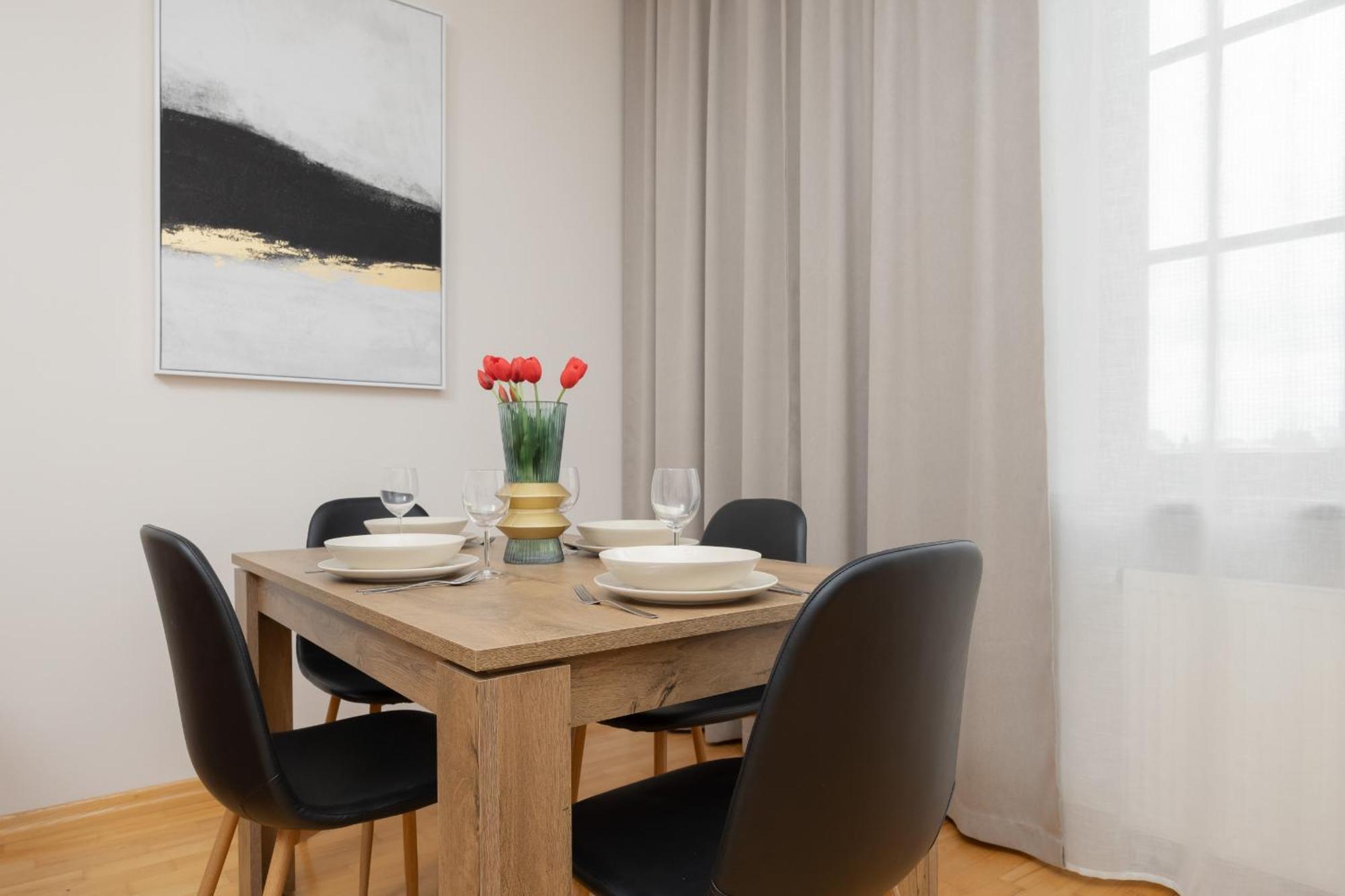 Spacious Filtry Near Pola Mokotowskie By Renters *