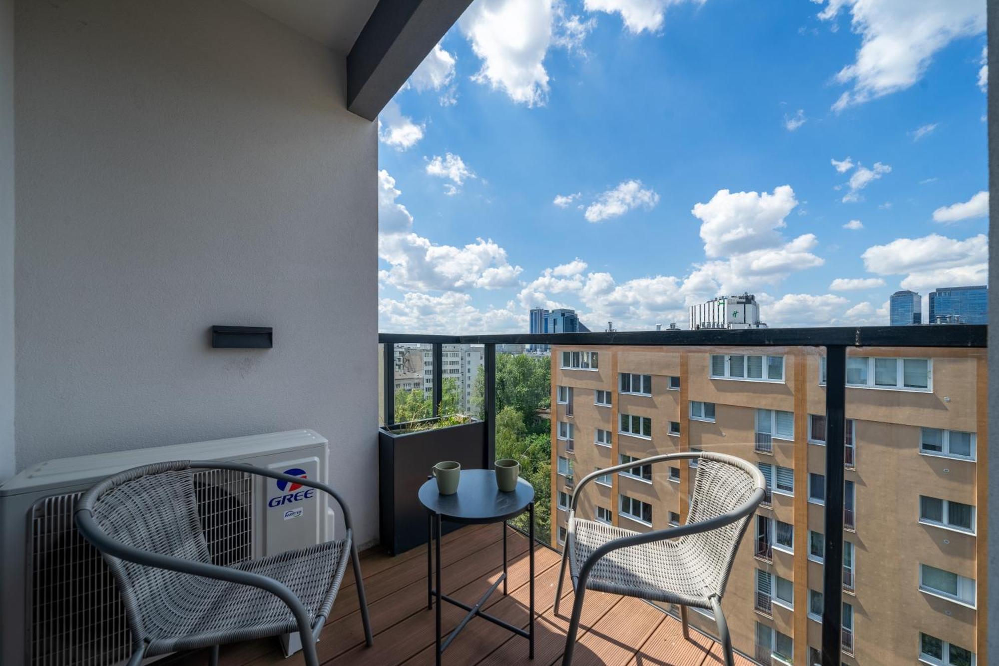 Apartament Wola - Balcony&workspace - By Rentujemy Warszawa