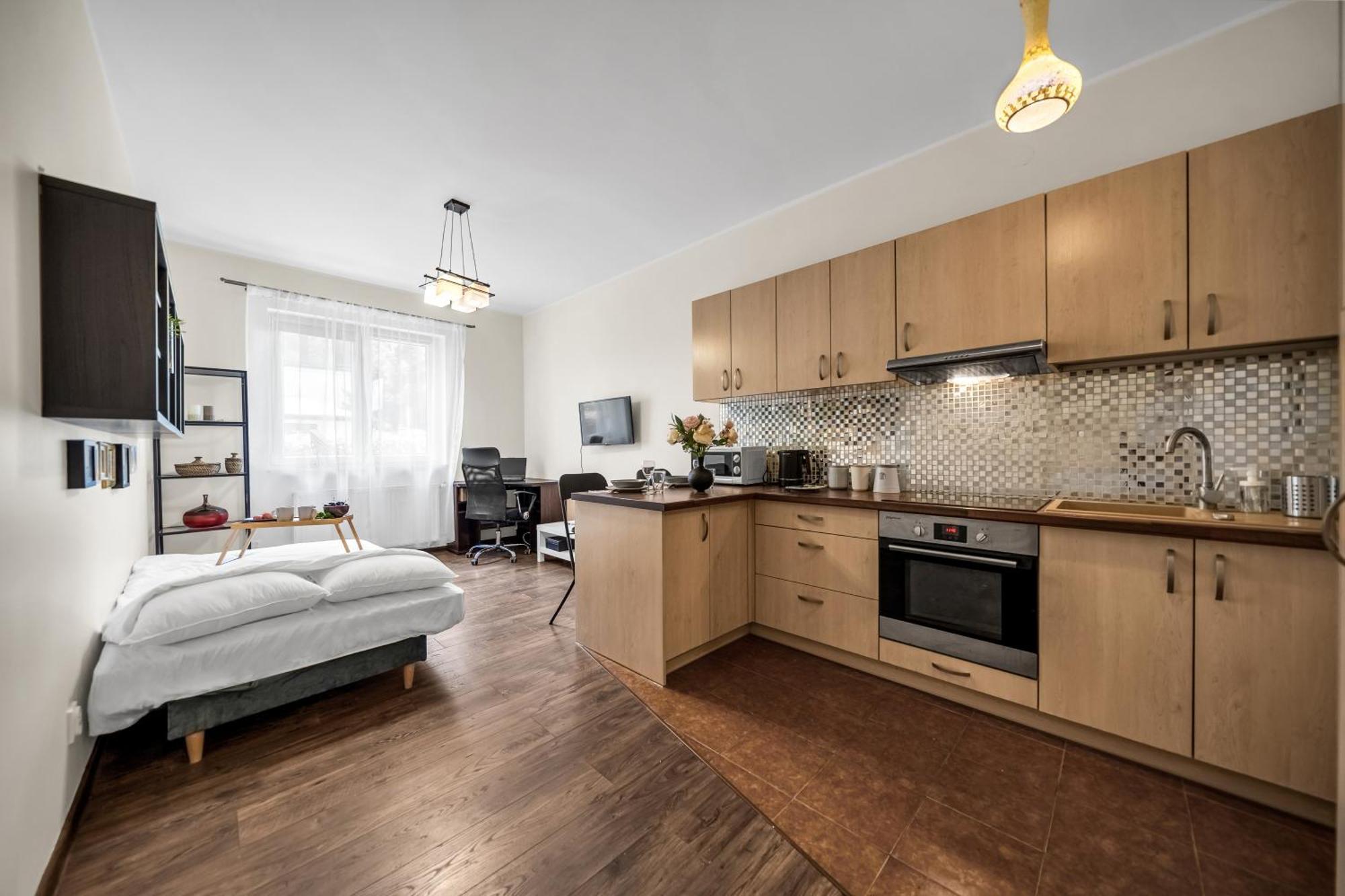 Apartment Wlochy With Workspace - By Rentujemy