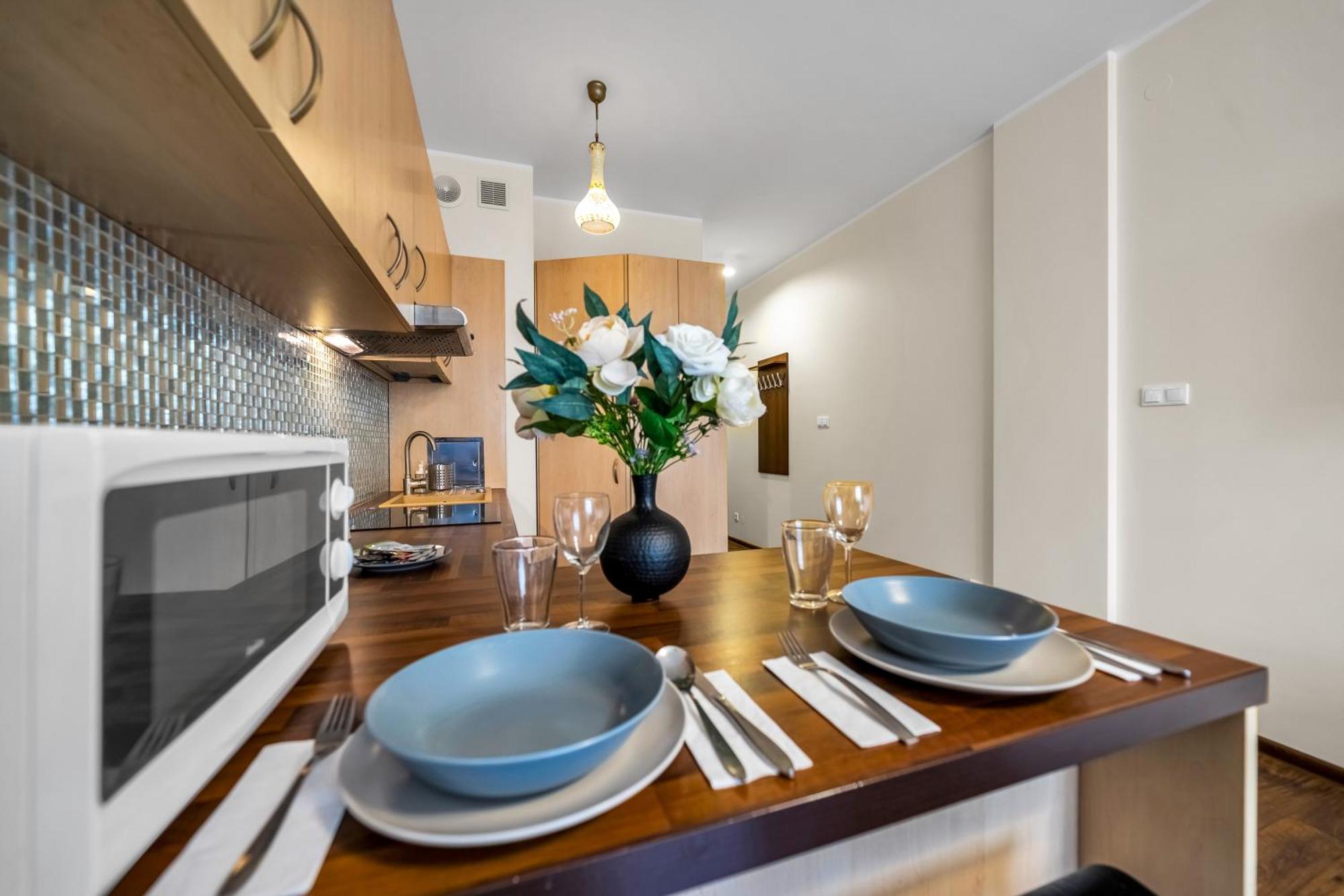 Apartment Wlochy With Workspace - By Rentujemy