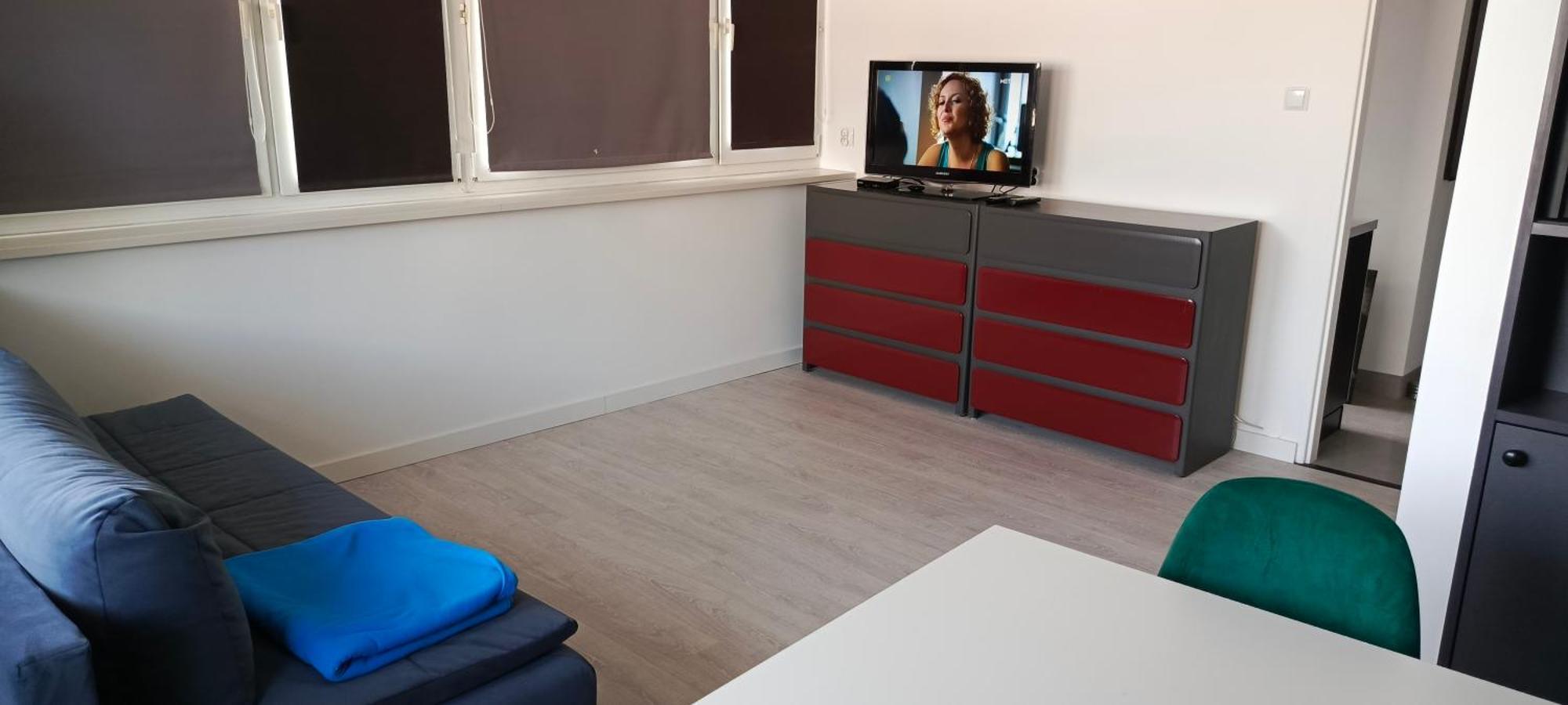 Apartment -- Center -- *