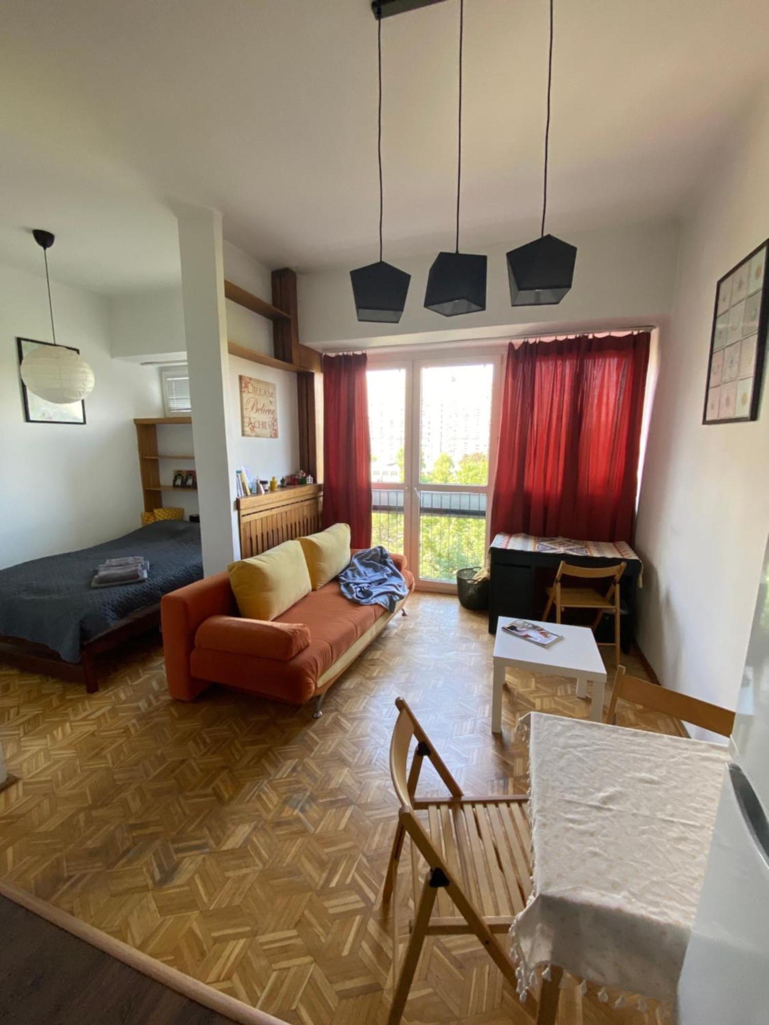 Ohmyhome - Sunny In Center Apartment Warsaw