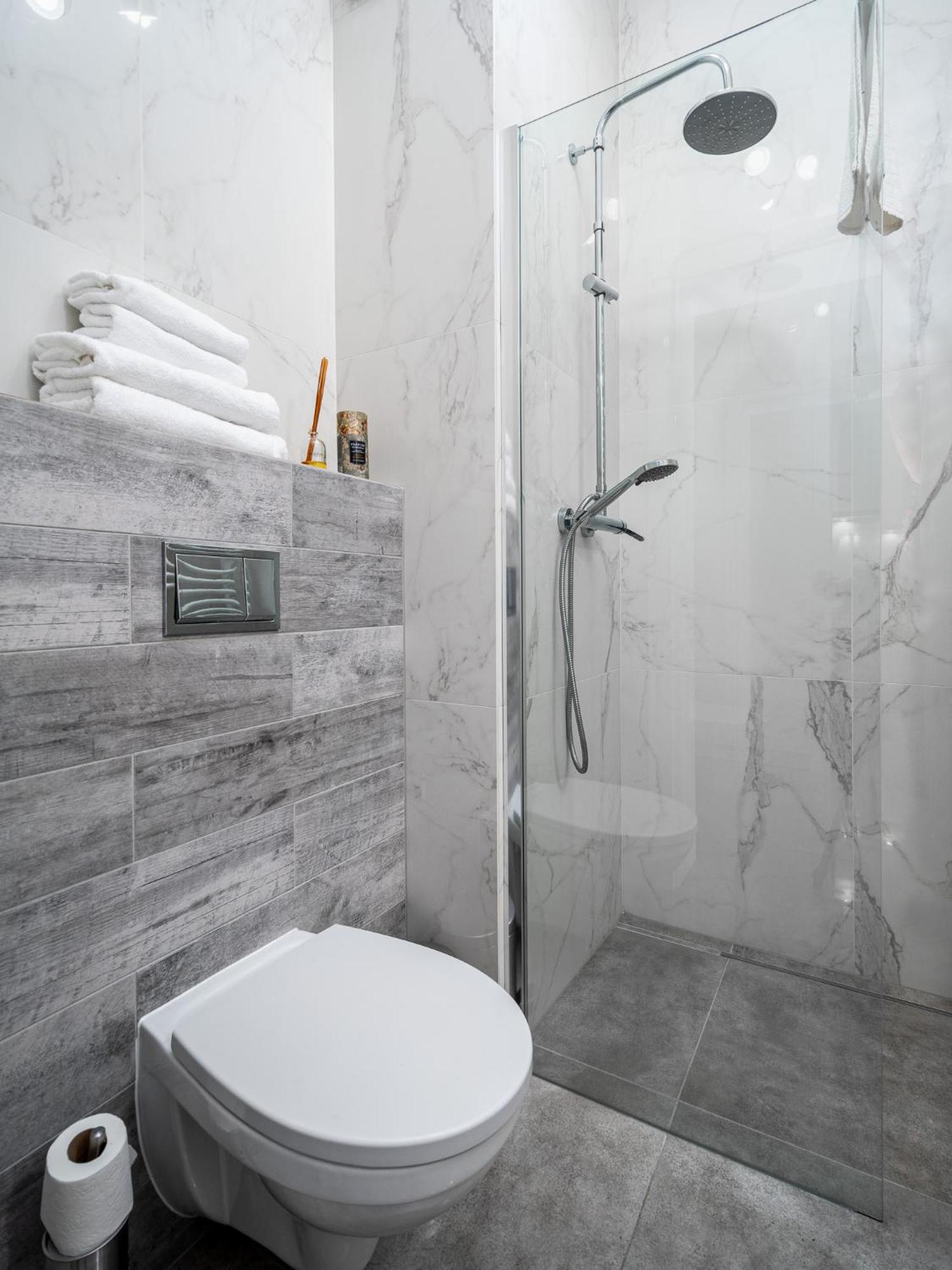 Apartment Apart D&k Free Parking Aleja Prymasa Tysiaclecia 83a