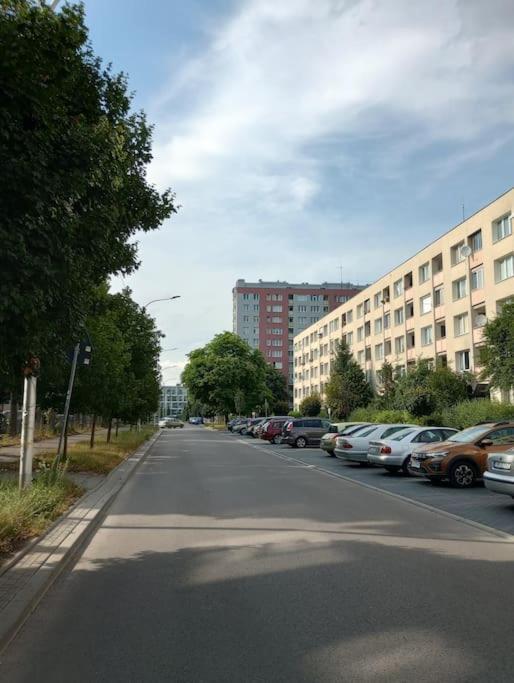 Apartment Saska Kepa! 3 Pokojowy Prywatny Apartament, Bezplatny Parking, Wifi, Centrum I Stadion 15min - Self Check In *