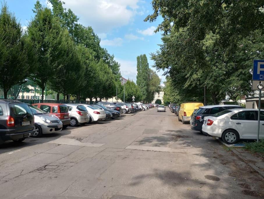 Saska Kepa! 3 Pokojowy Prywatny Apartament, Bezplatny Parking, Wifi, Centrum I Stadion 15min - Self Check In *