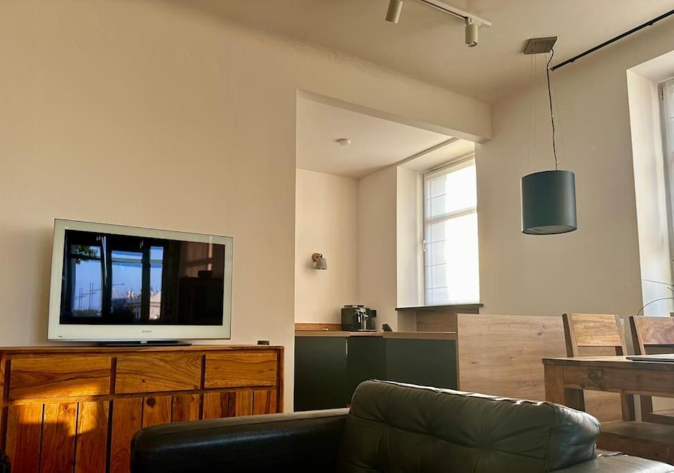 Center Apartment *