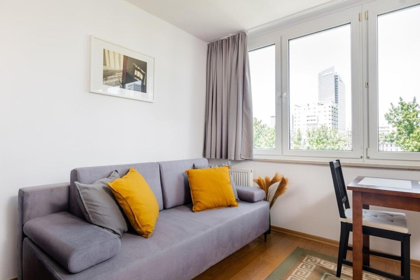 Golden Oasis Center Apartment