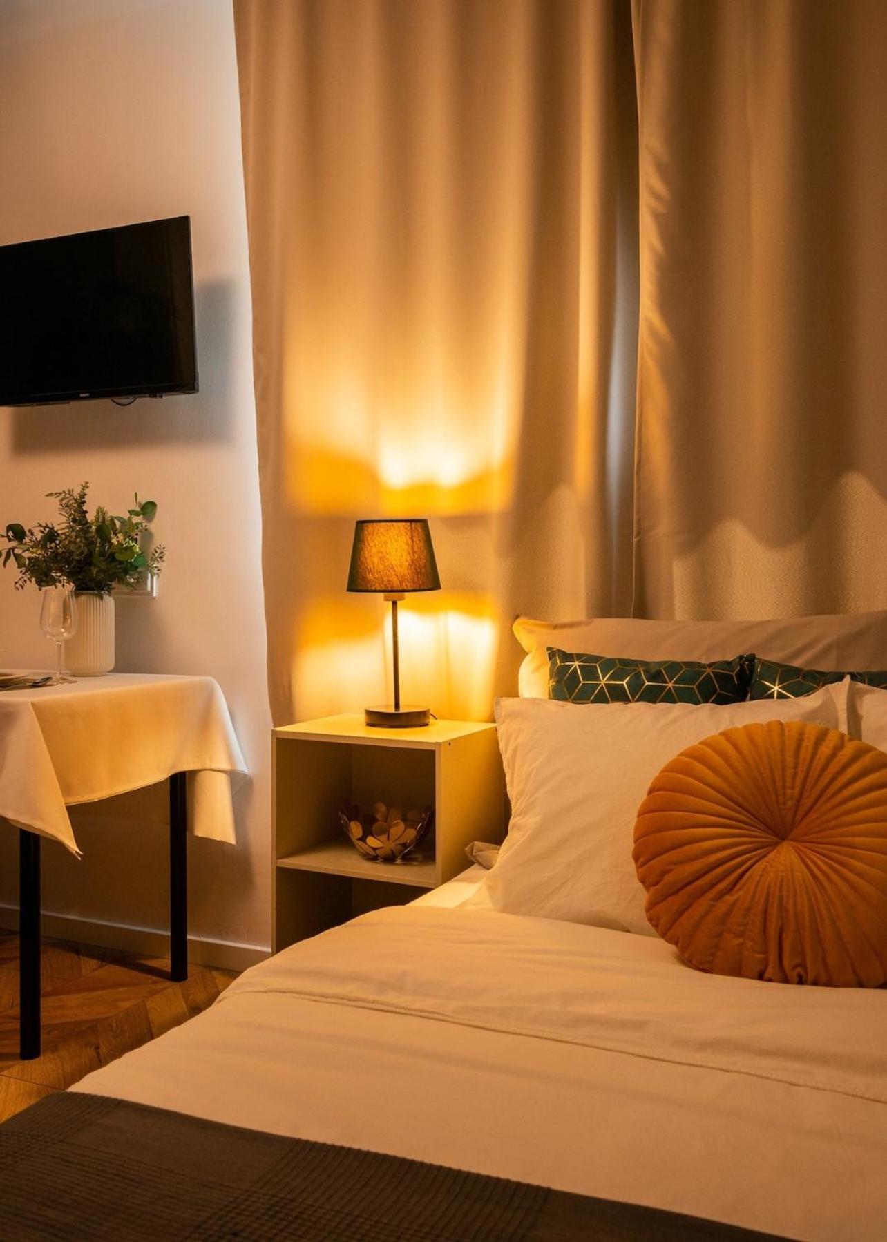 Apartment Walnut Delight B Old Town