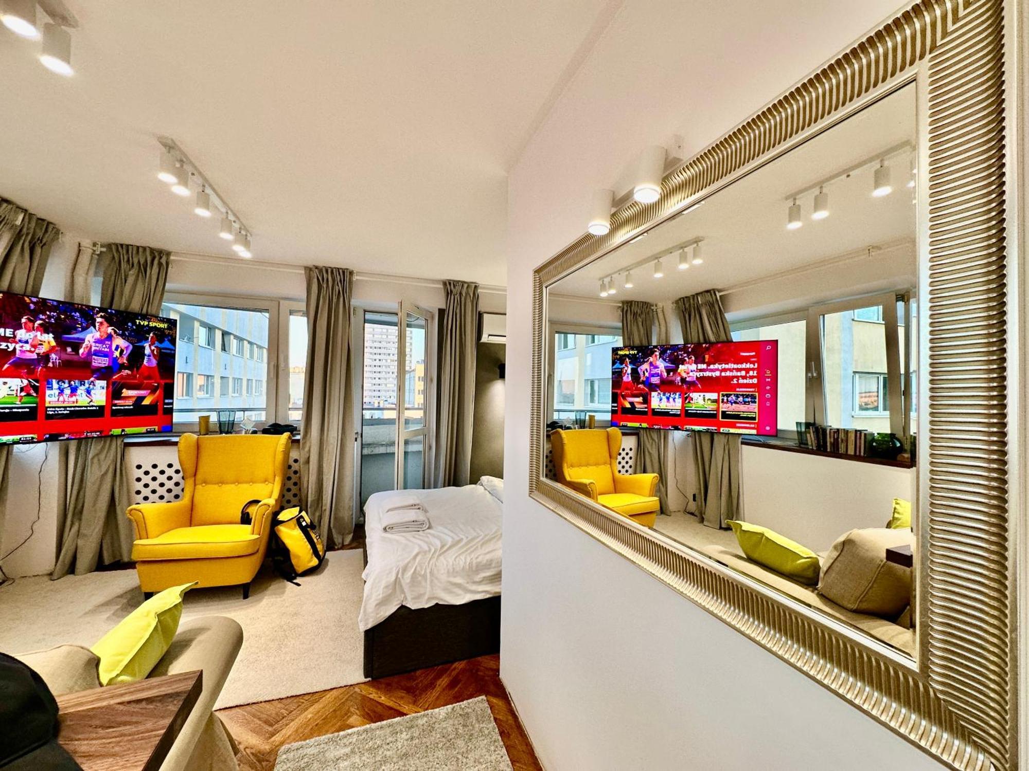 Apartment Silver Aircondition Wifi 1gbs 85'tv Netflix Warsaw