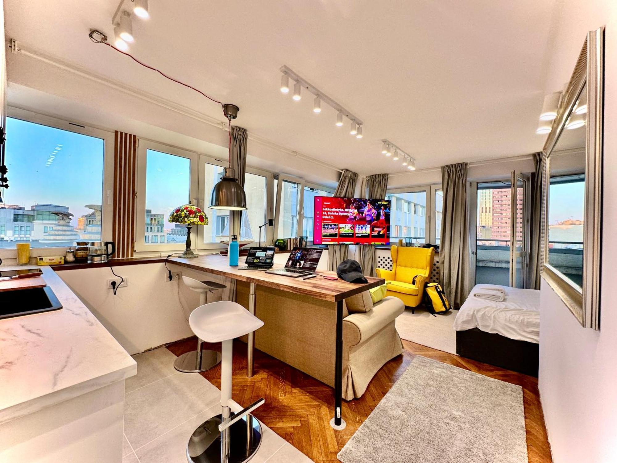 Silver Aircondition Wifi 1gbs 85'tv Netflix Apartment Warsaw