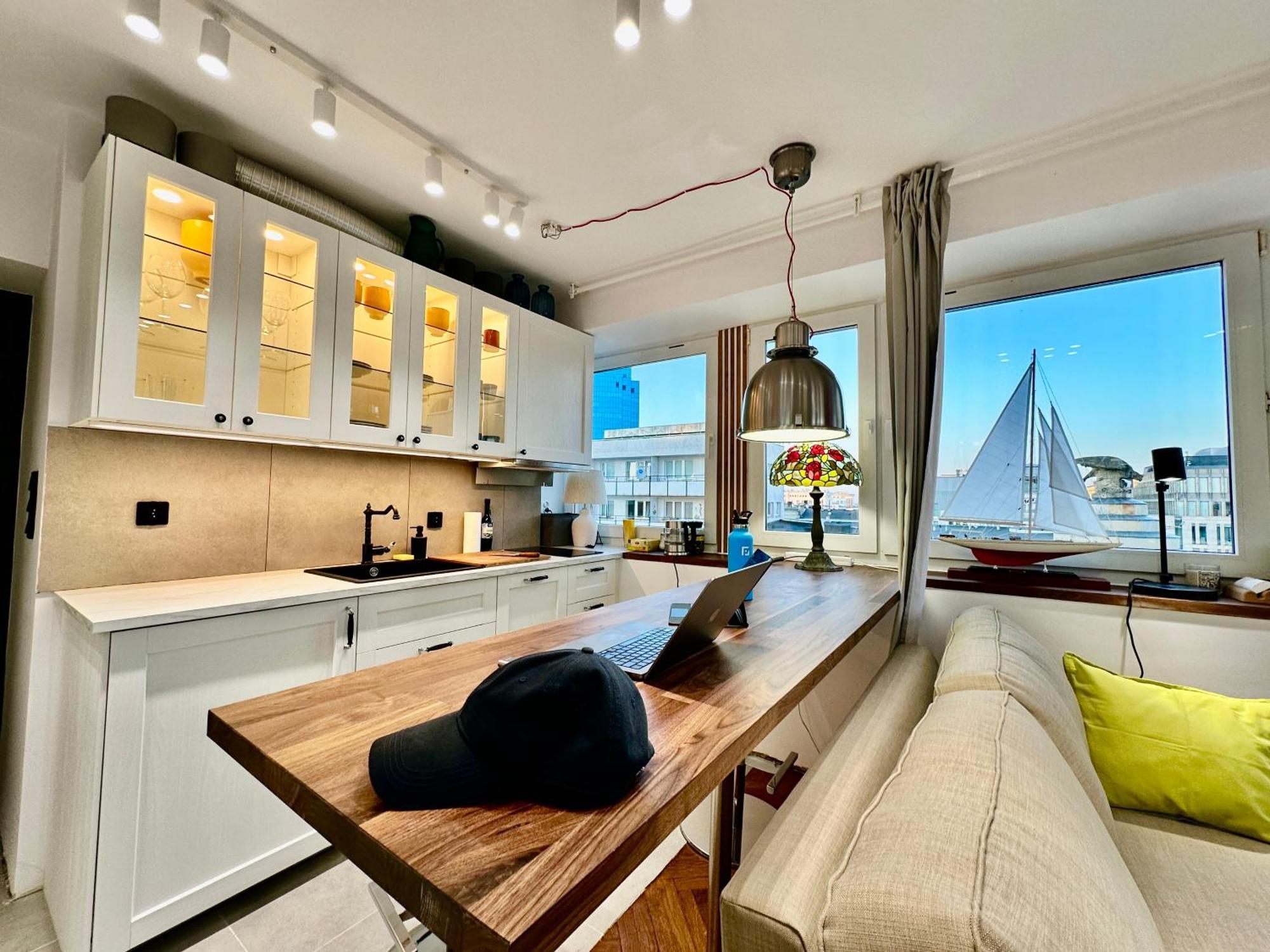 Silver Aircondition Wifi 1gbs 85'tv Netflix Apartment *