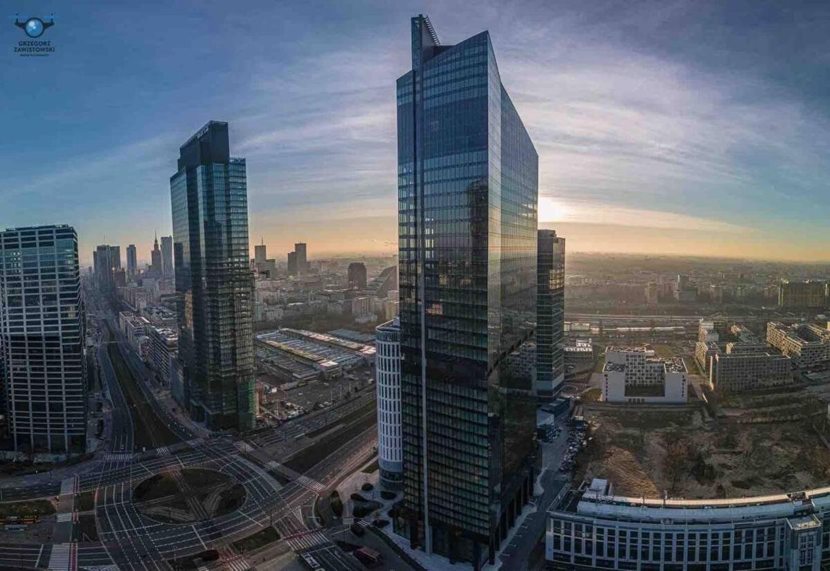 Silver Aircondition Wifi 1gbs 85'tv Netflix Warsaw