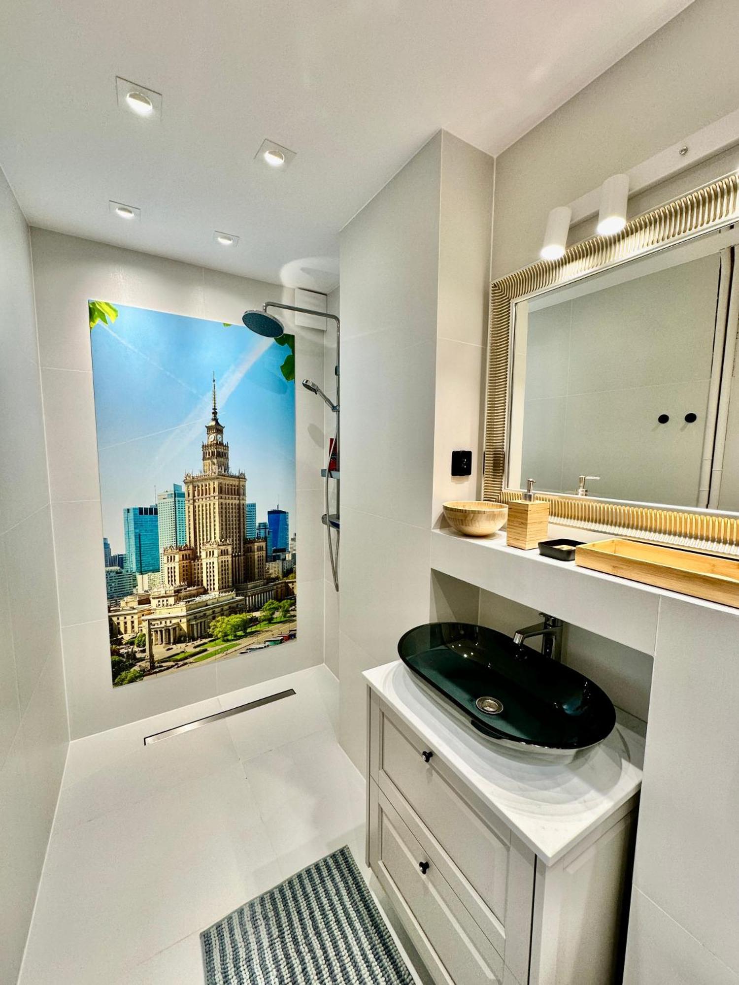 Apartment Silver Aircondition Wifi 1gbs 85'tv Netflix Warsaw