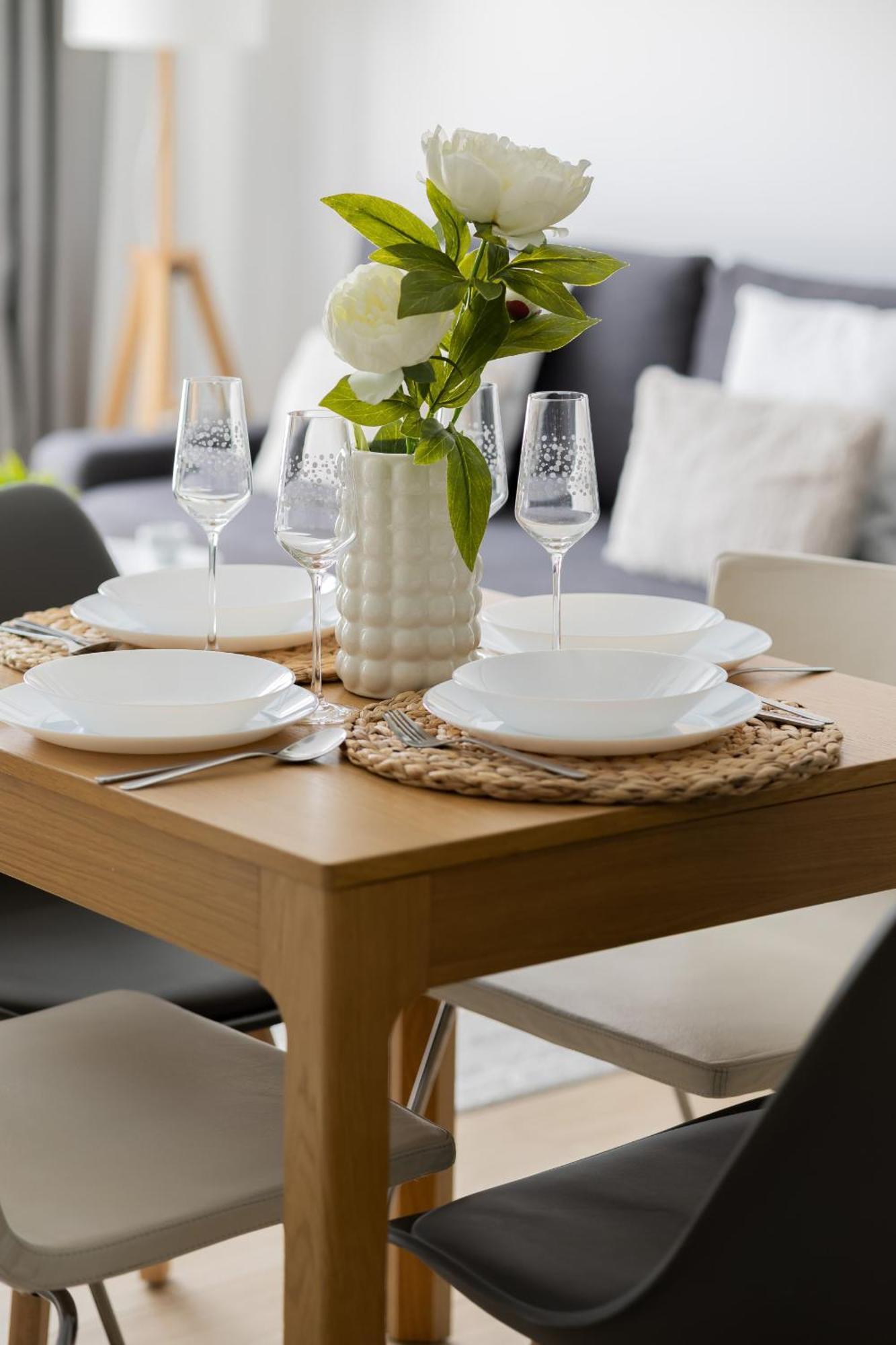 Apartament Metro Targowek One Bedroom For 4 With Furnished Balcony By Renters *