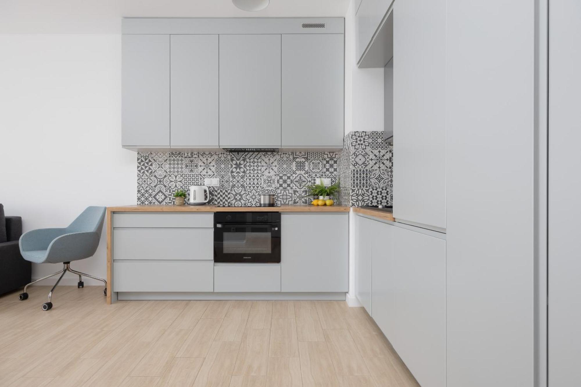 Metro Targowek One Bedroom For 4 With Furnished Balcony By Renters Apartament Warszawa