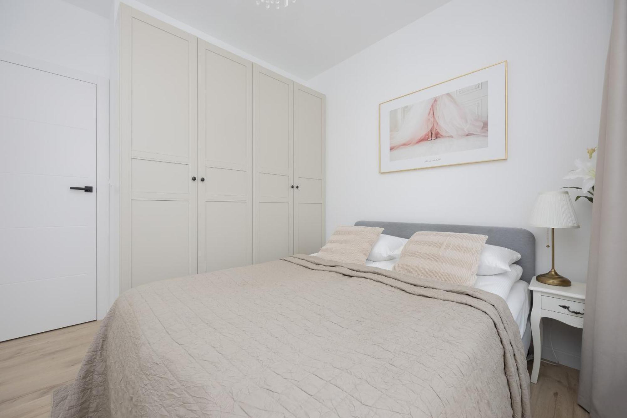 Metro Targowek One Bedroom For 4 With Furnished Balcony By Renters