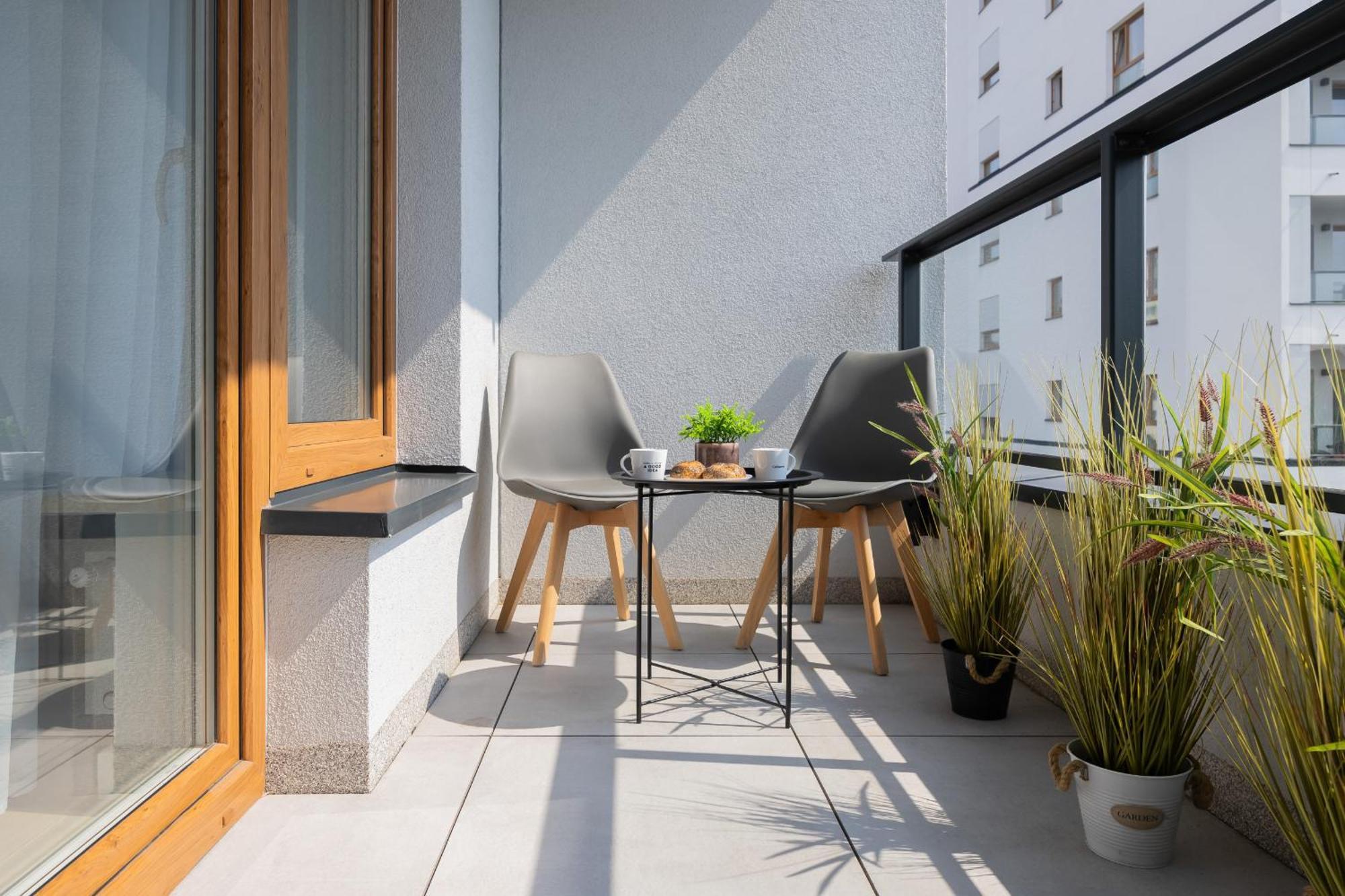 Apartament Metro Targowek One Bedroom For 4 With Furnished Balcony By Renters Warszawa