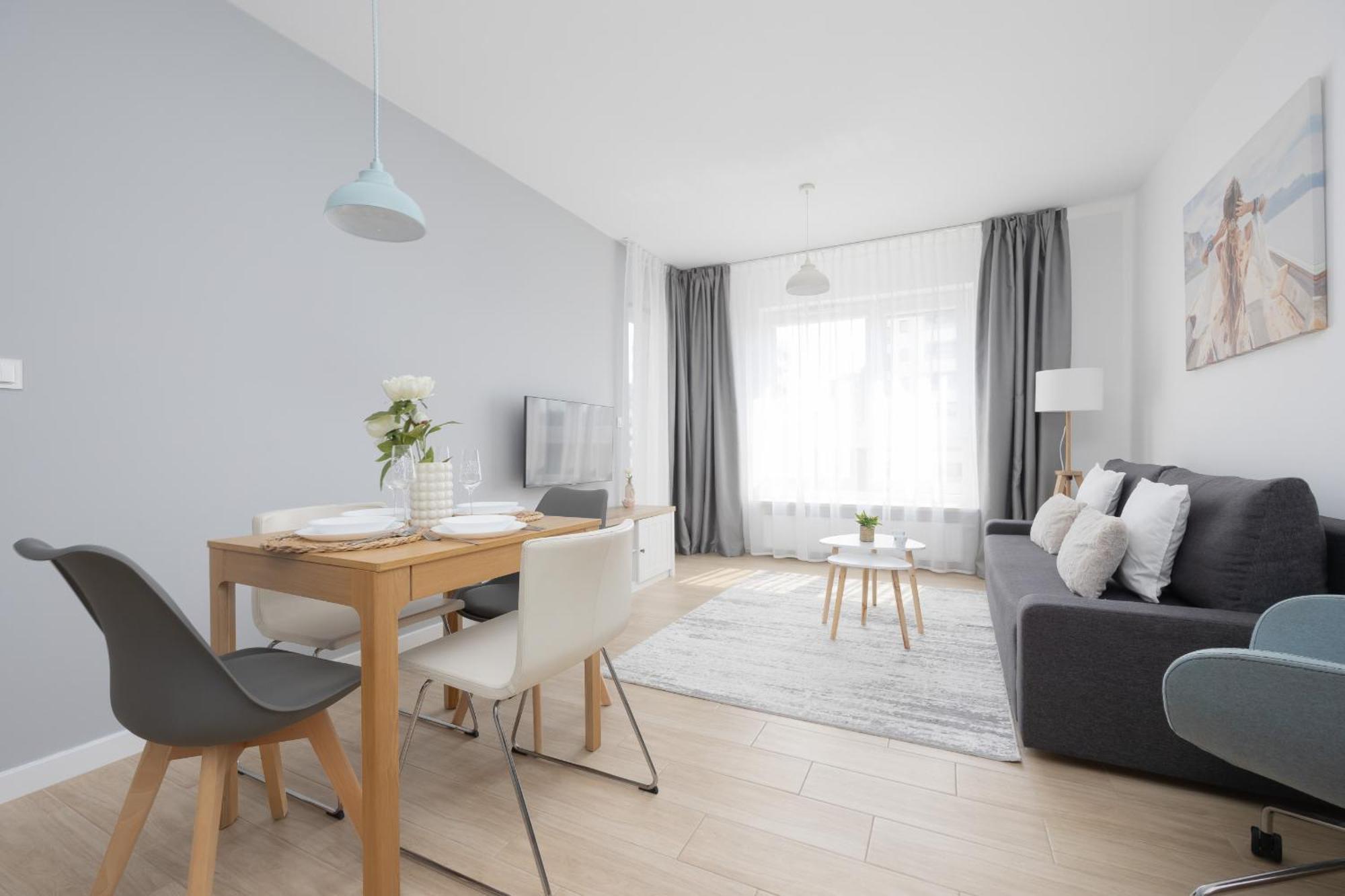 Metro Targowek One Bedroom For 4 With Furnished Balcony By Renters Apartament *