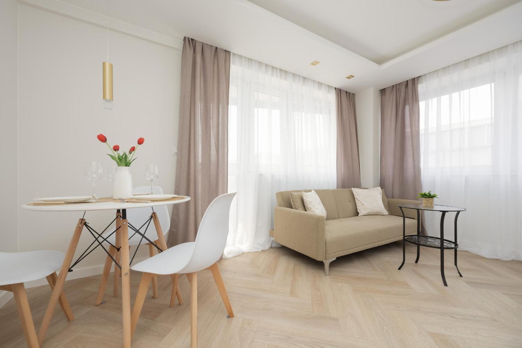Cozy In The Centre Of By Rent Like